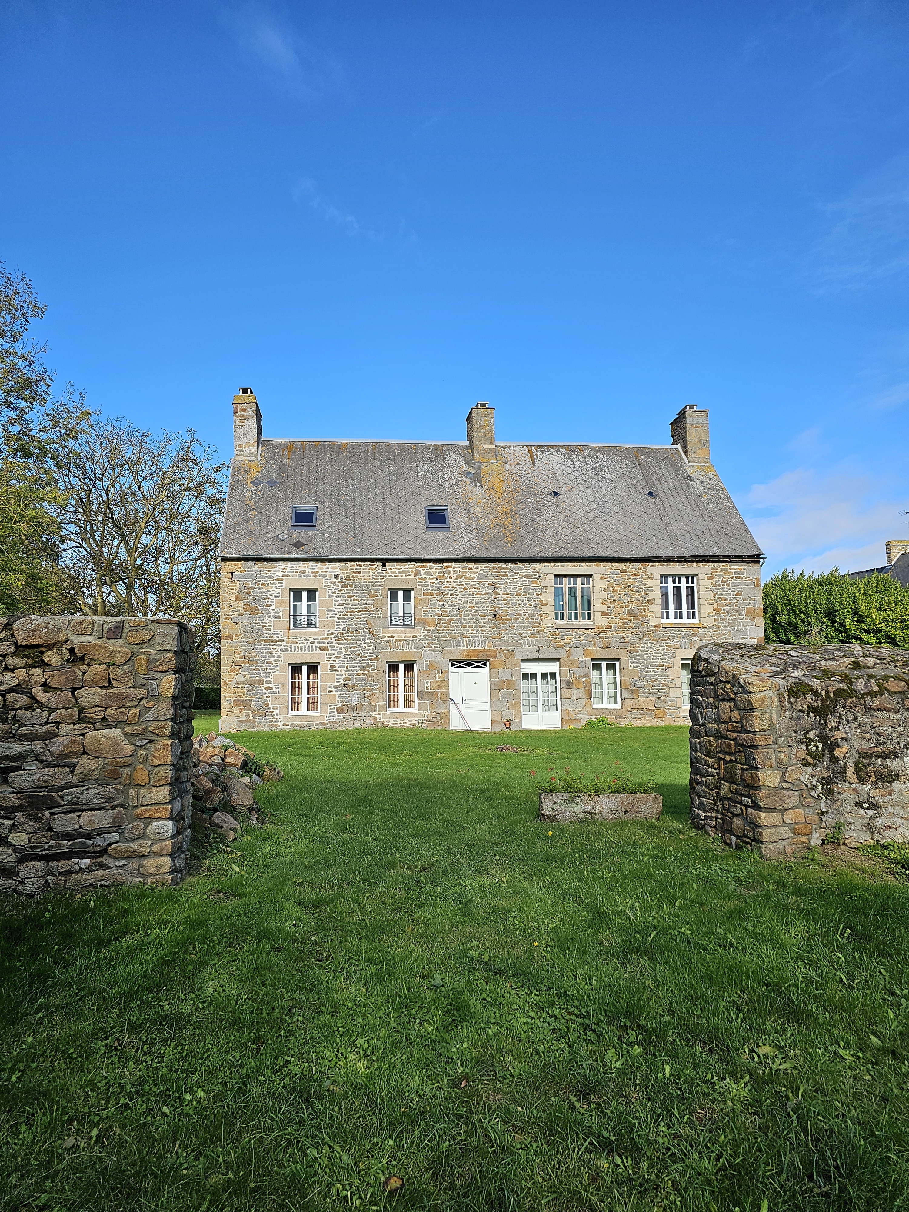 Family home in stone (9 people)