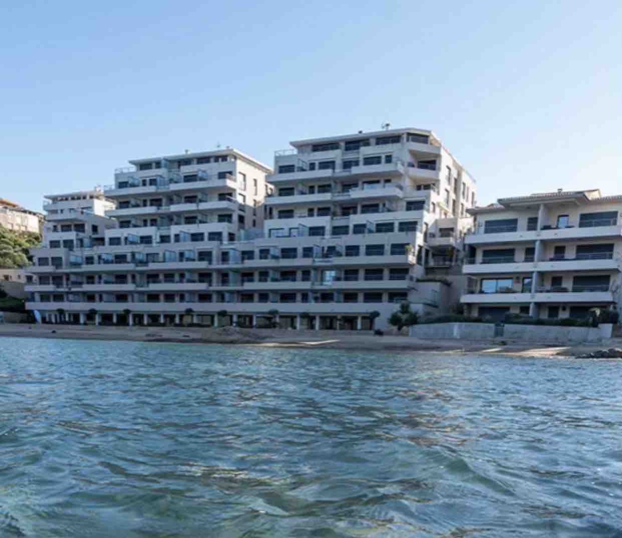 Waterfront residence apartment