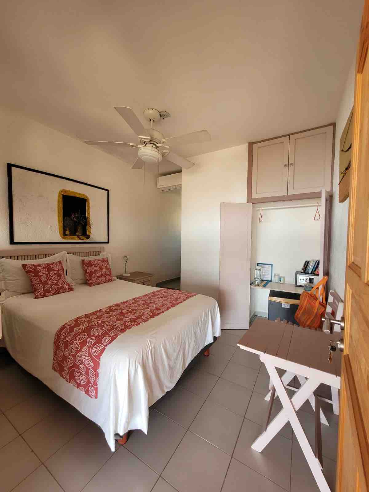 Small Room on the Sea in La Mora
