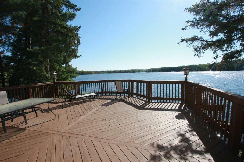 LAKEFRONT Cabin. PET Friendly. FREE Noah's Ark!! - Chalets ...