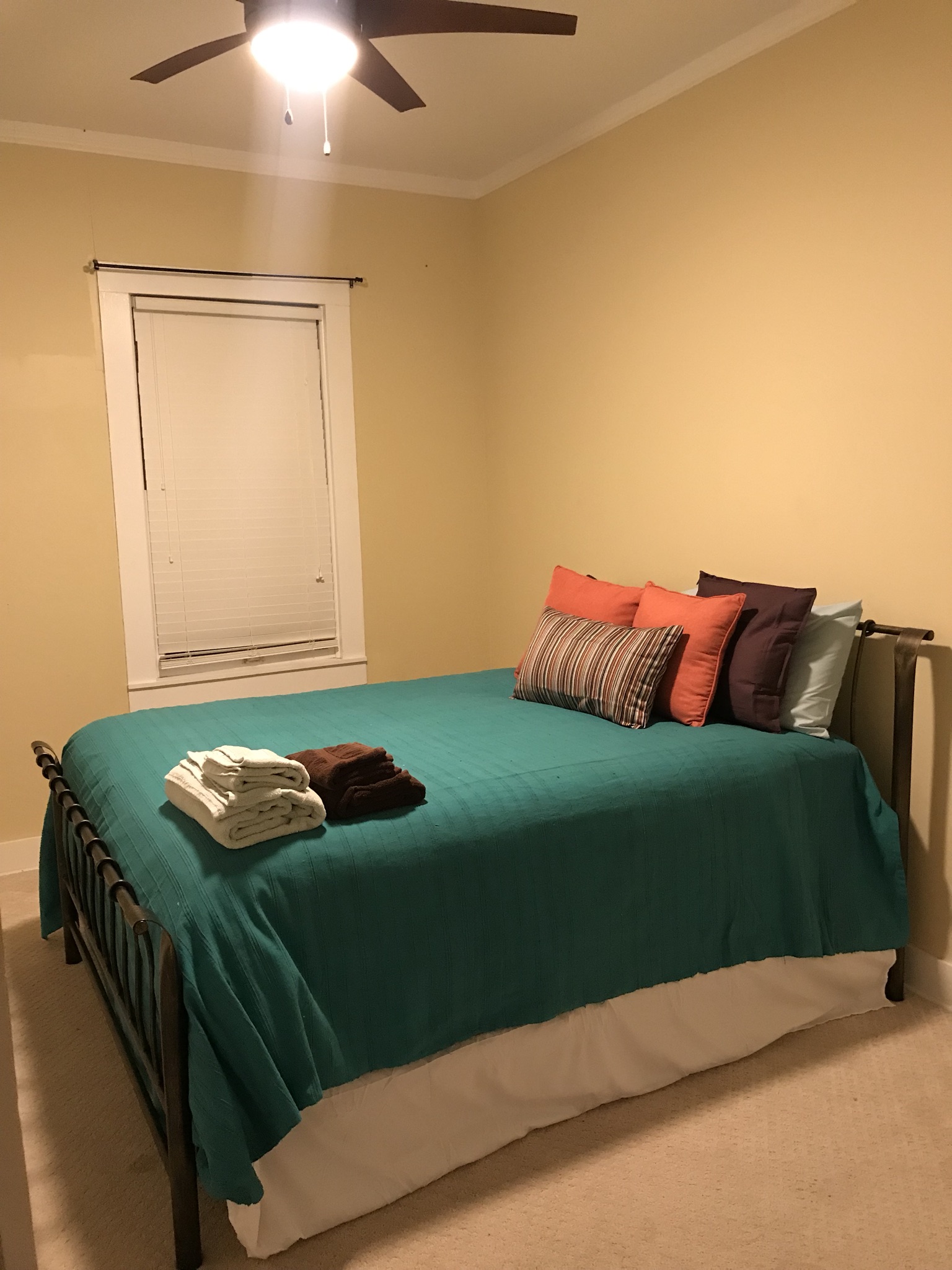 Queen Bed in Historic Fairmount near Magnolia St in Fort Worth