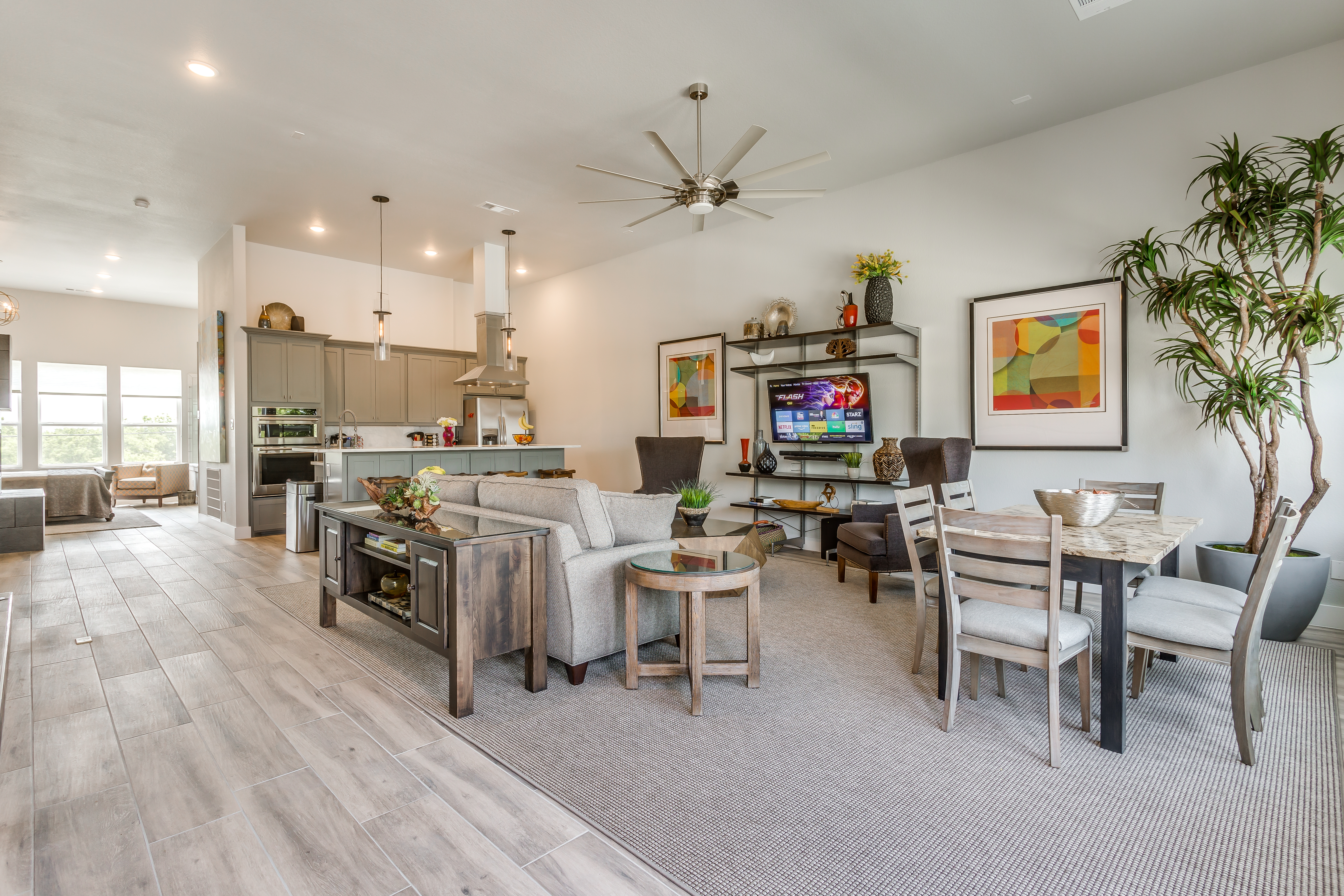 LUXURY 2000 SF TOWNHOME IN TRENDY S MAIN DISTRICT in Fort Worth