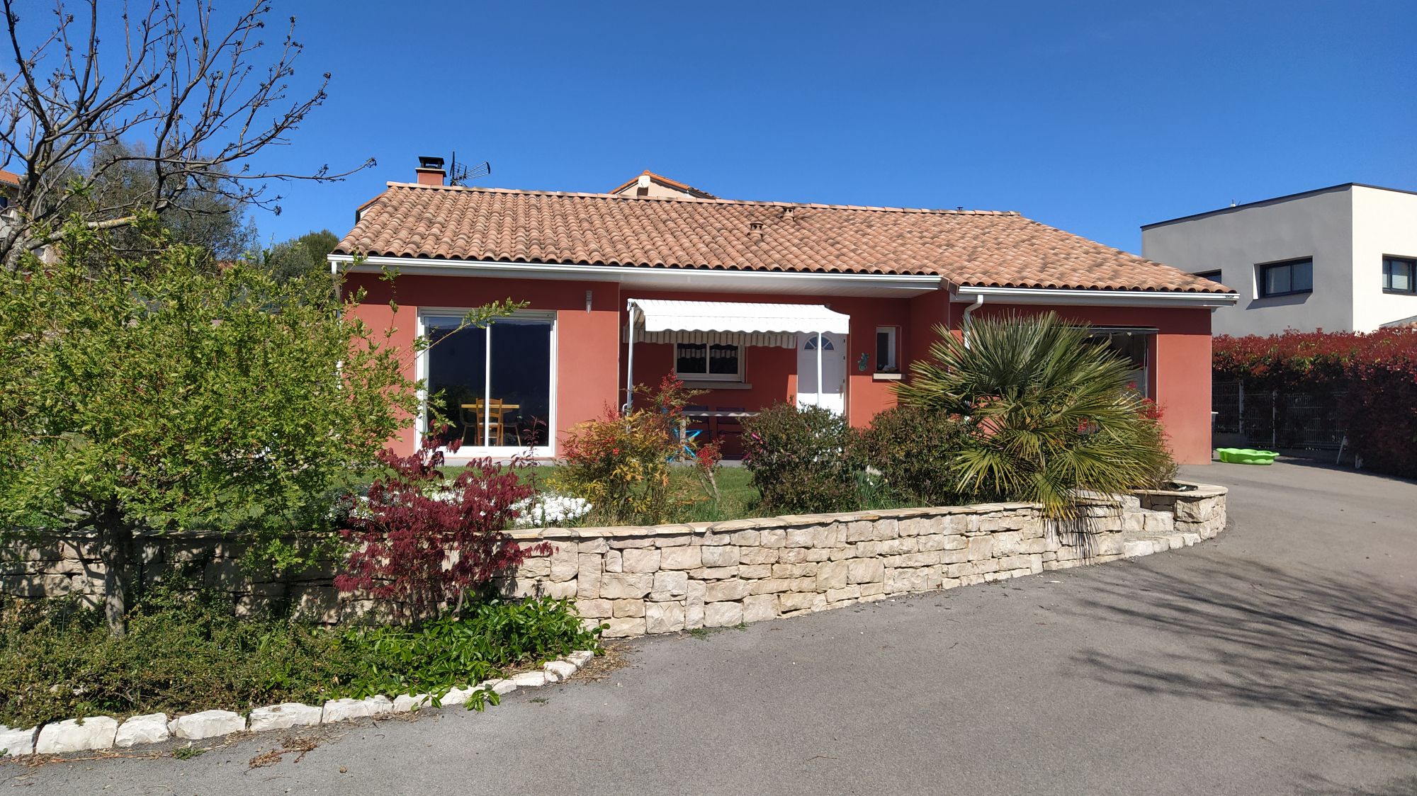 Entire house with Millau garden