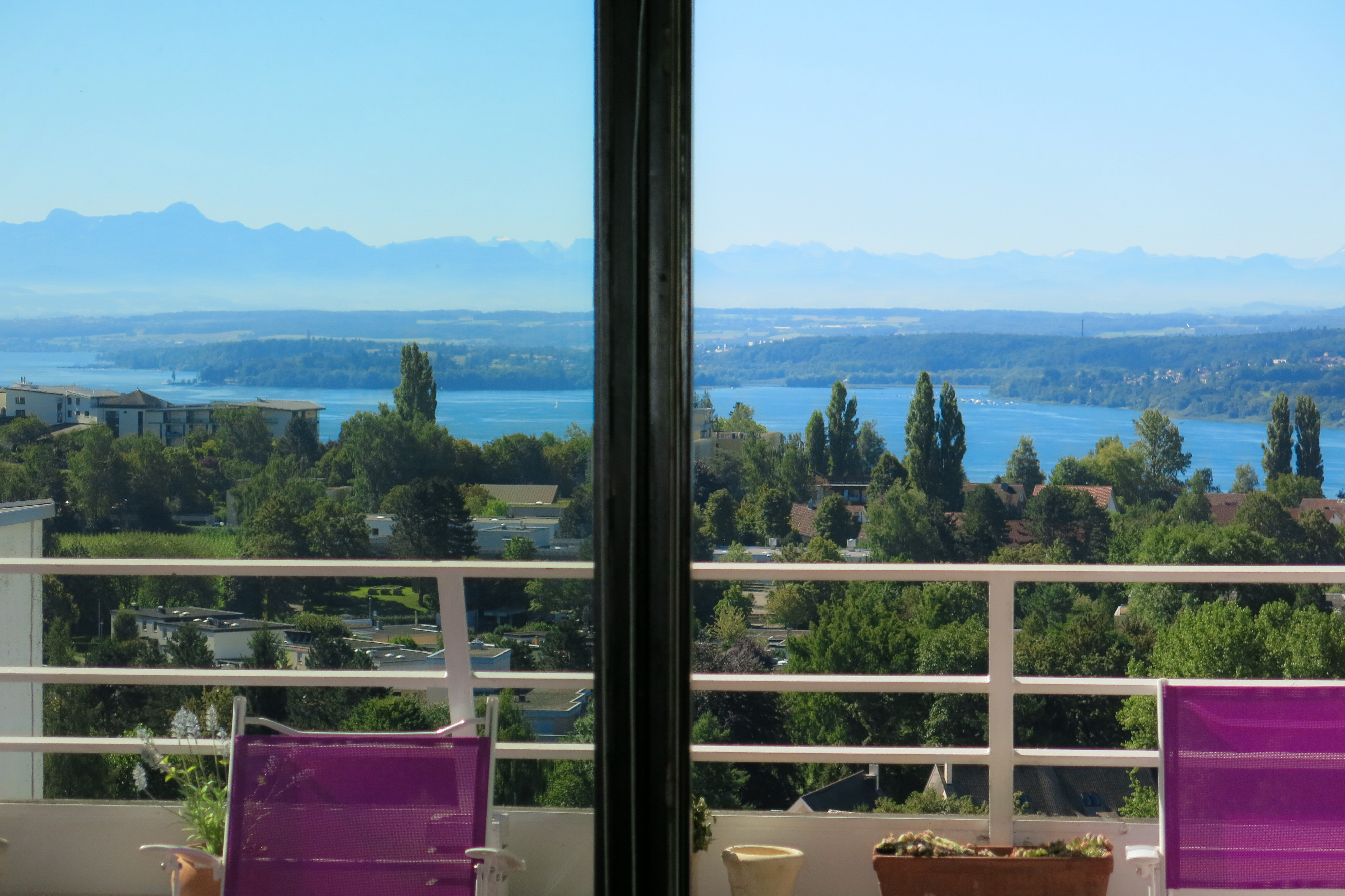 Brilliant panoramic view from the top floor - WiFi