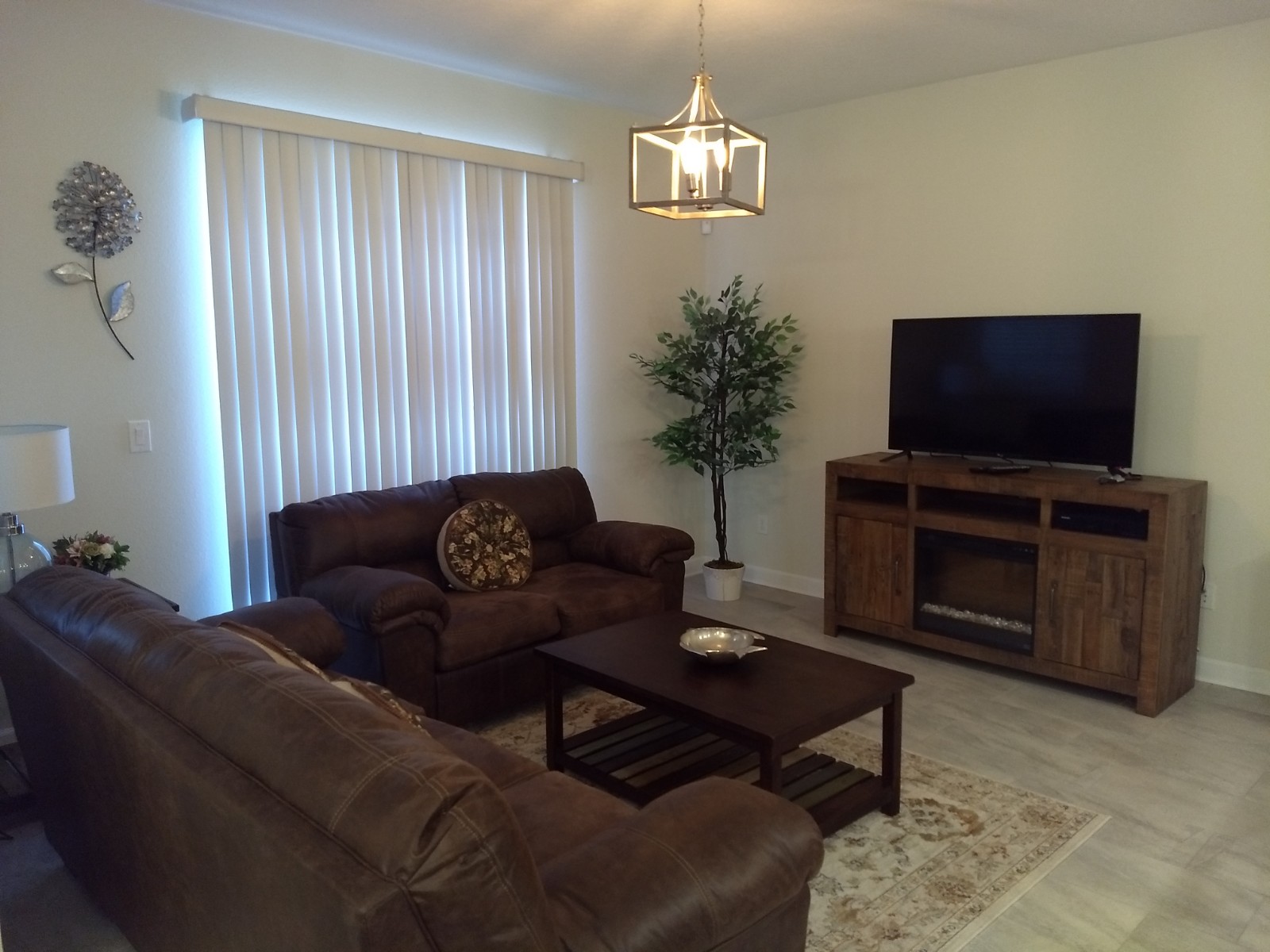 Storey Lakes Thome 4B/3, minutes from Disney & Sea