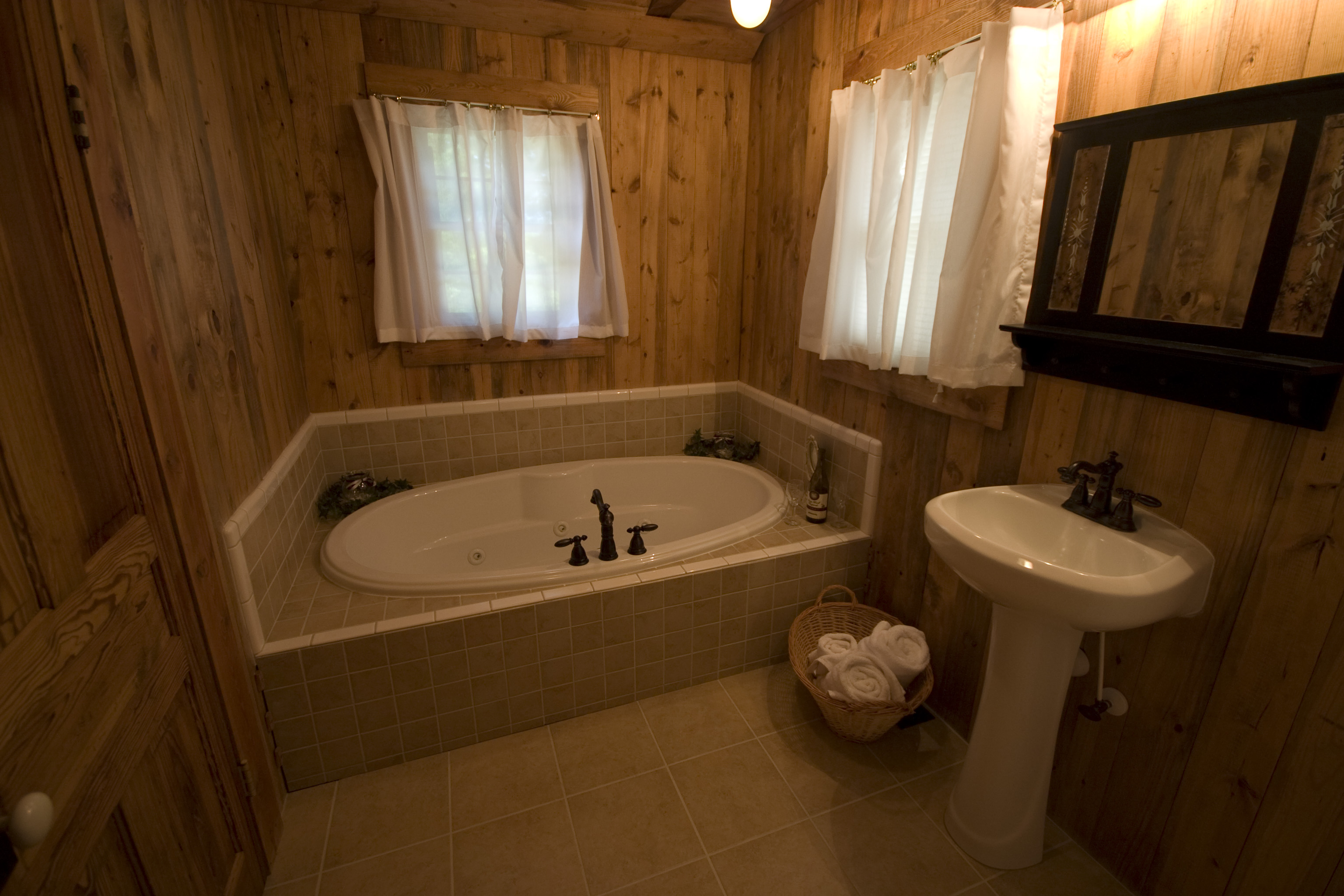 Stony Knoll Vineyards Wine Lodge Houses for Rent in Dobson, North