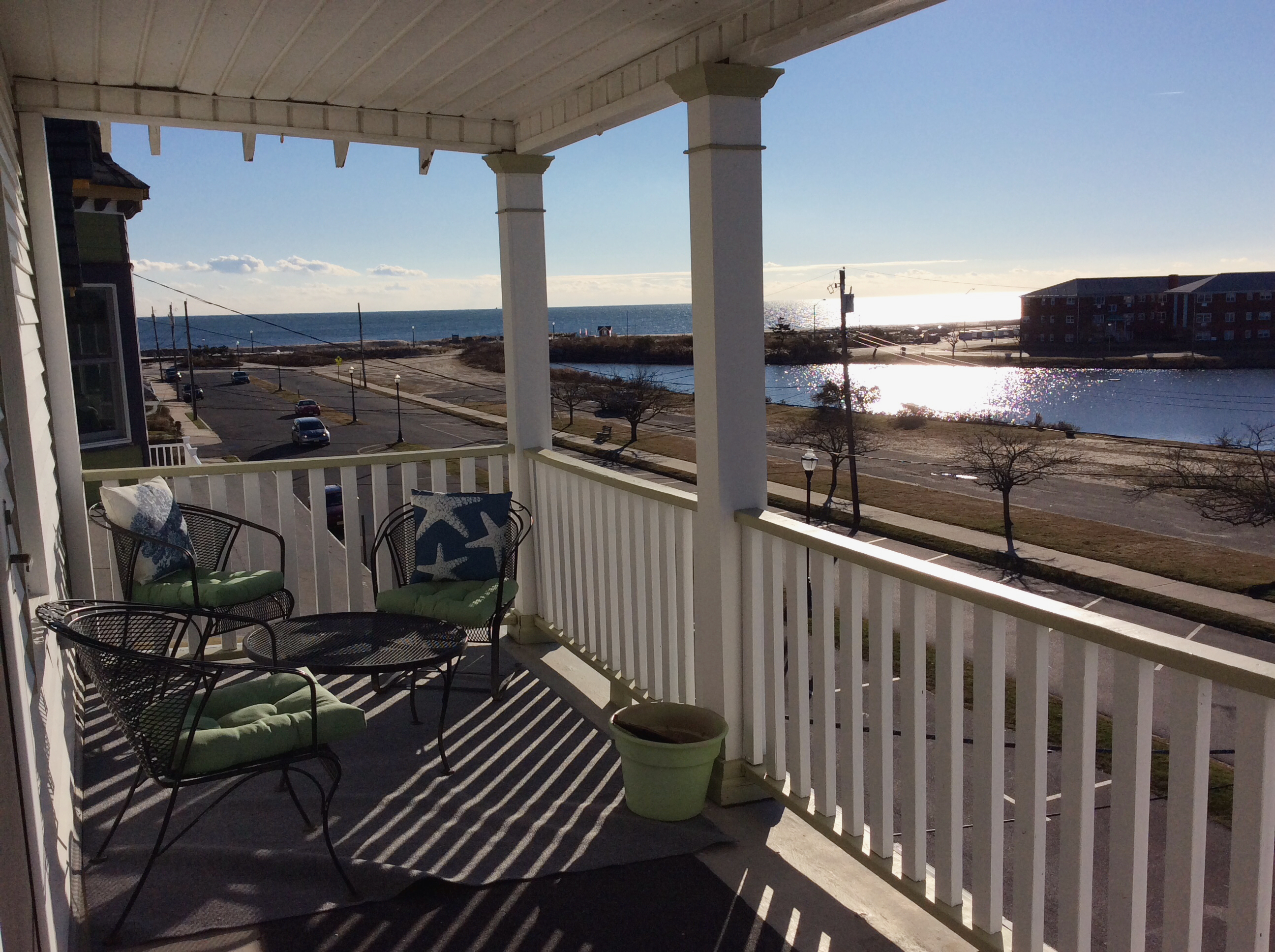2 BR Apartment with Amazing ocean and Lake view