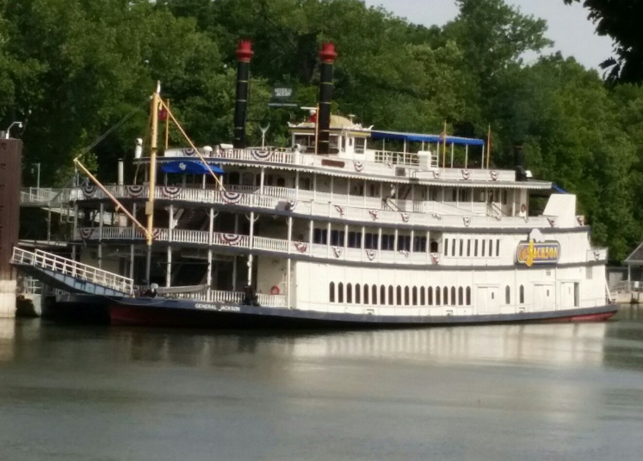 Rollin On The River in District 7, Nashville