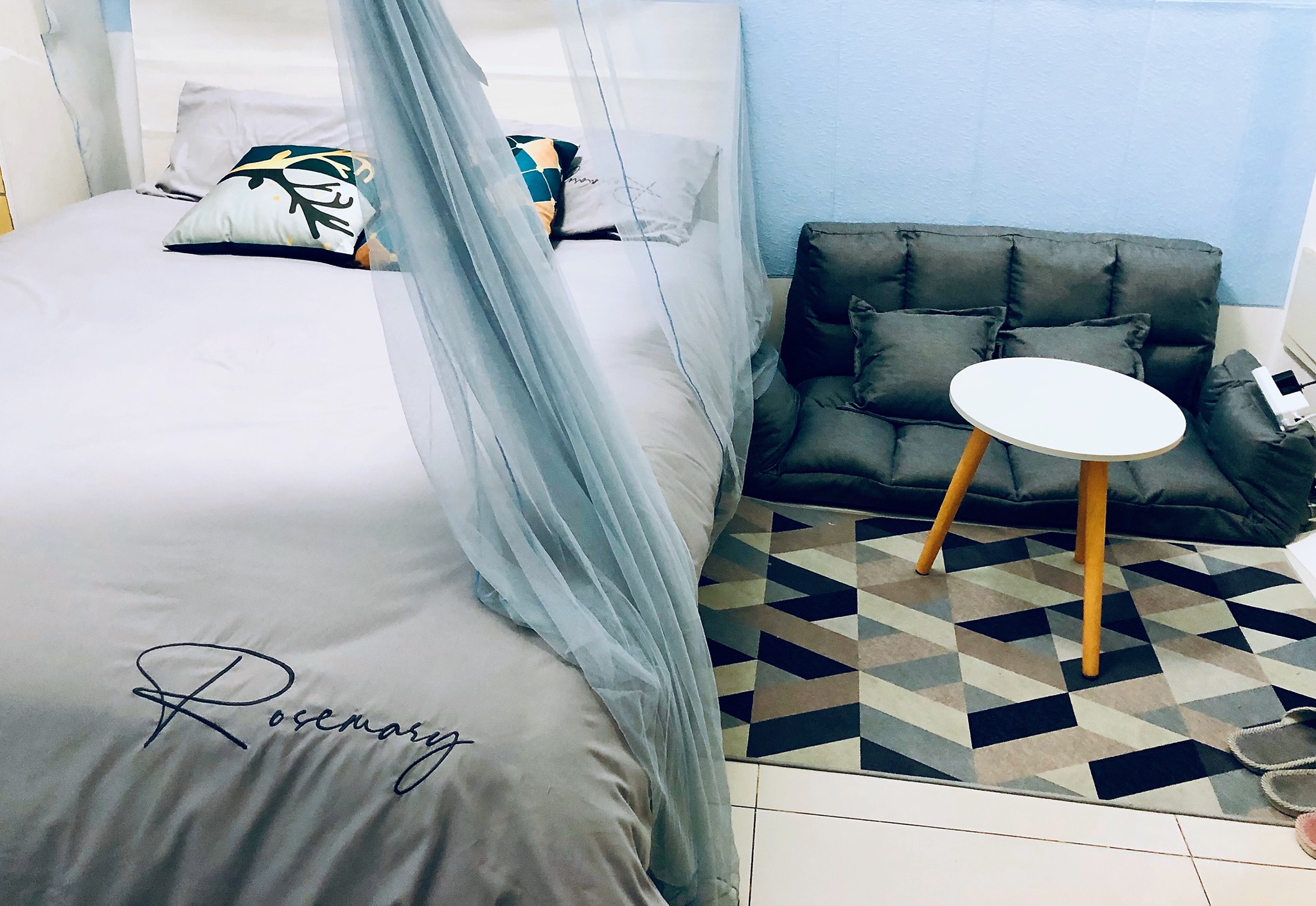 Mayo de estilo europeo de piso a techo ventana de la bahía balcón