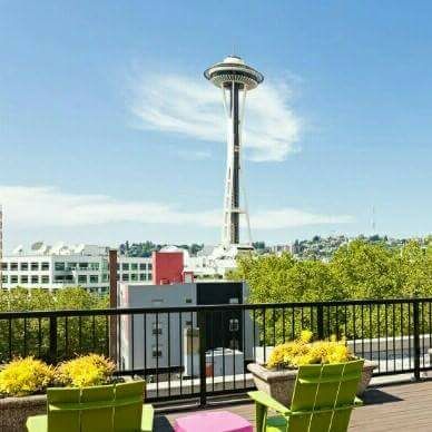 2B2B Space Needle Airbnb+ Parking (small SUV only)