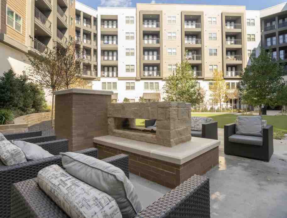 Apartment Close to Shopping, Resturants, and Hwy