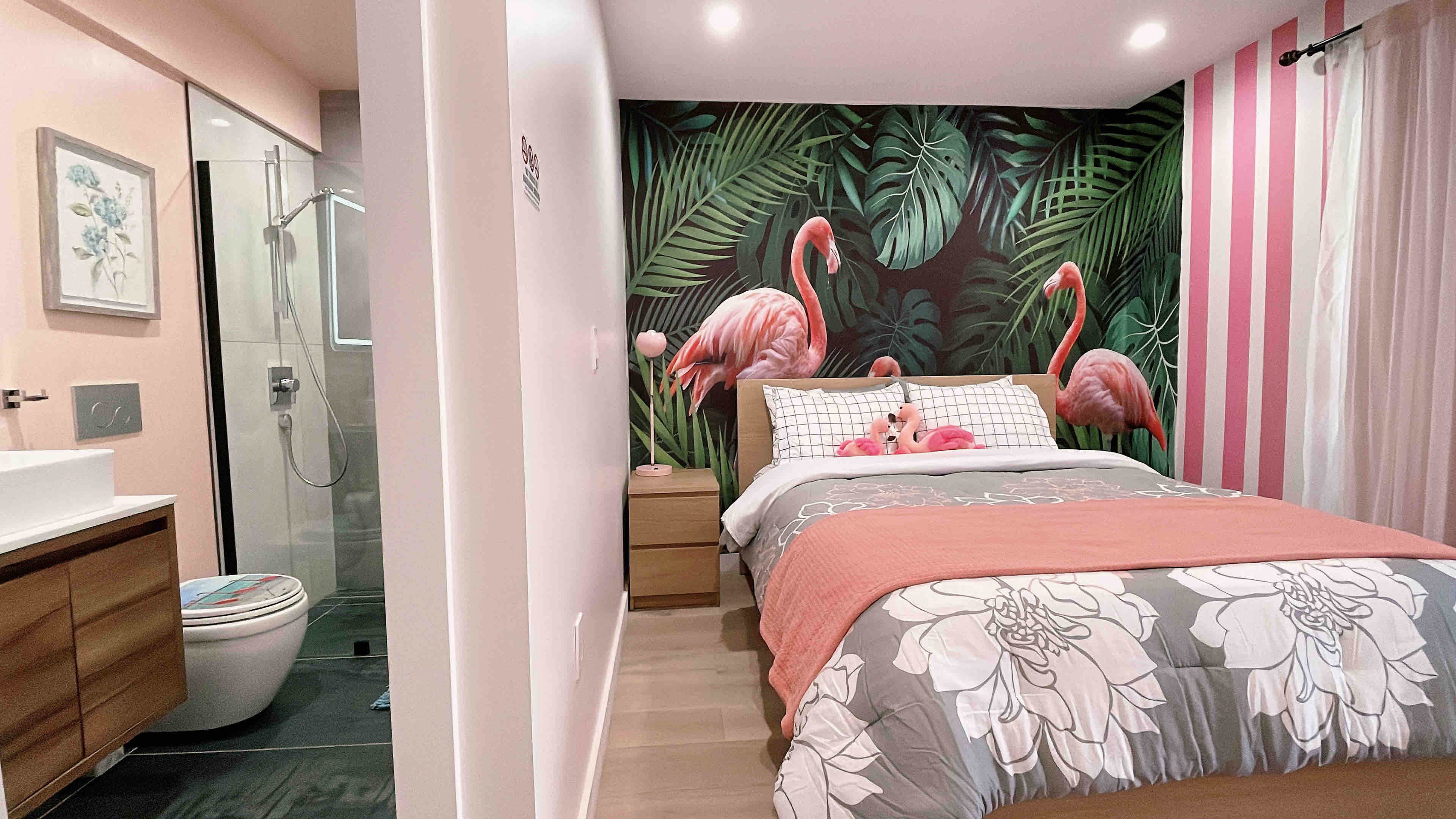 Flamingo Private Suite w/ Bath Near Beach/GGP/Zoo