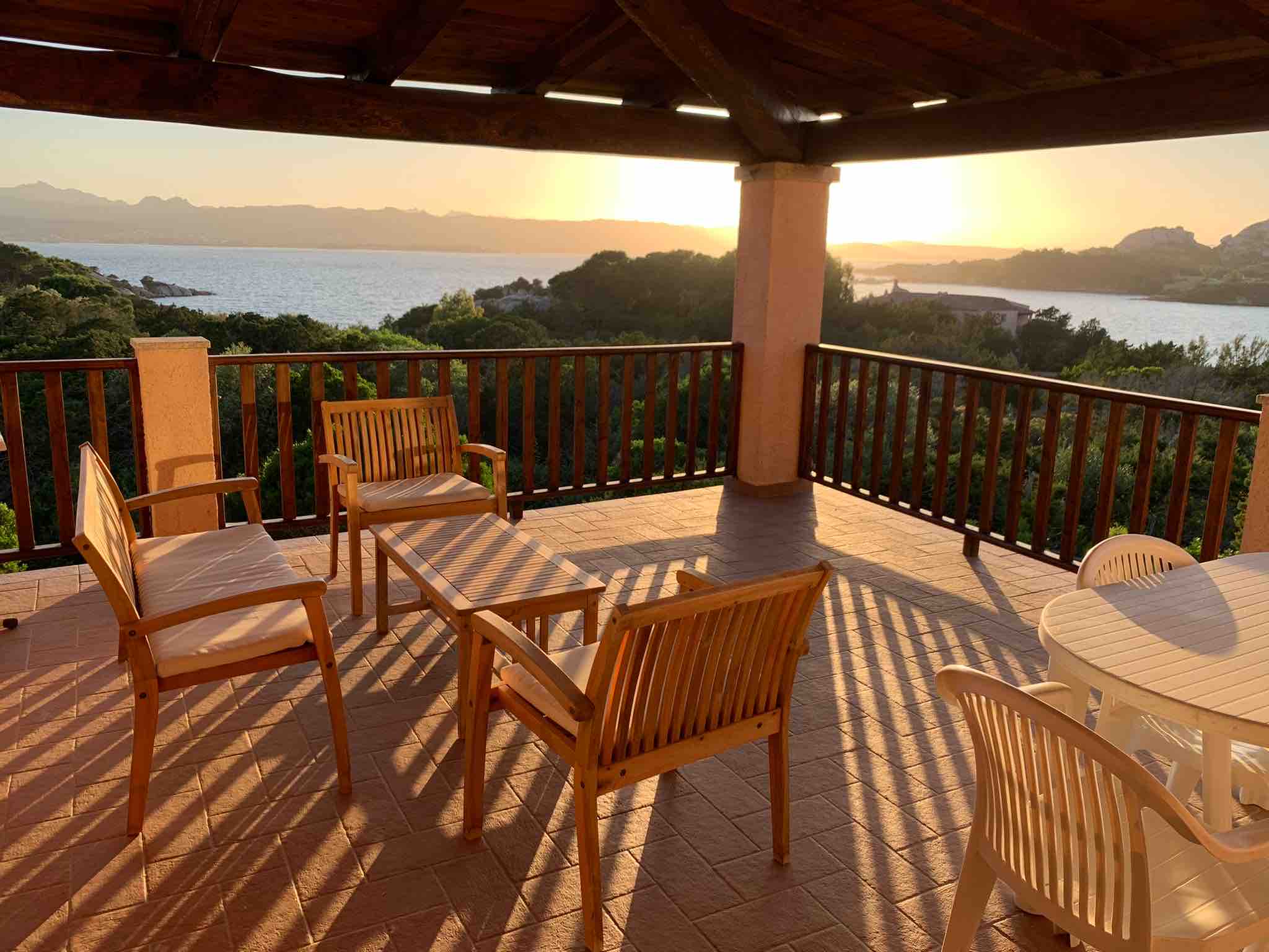 House by the sea, rooftop terrace!
I.U.N. R9444