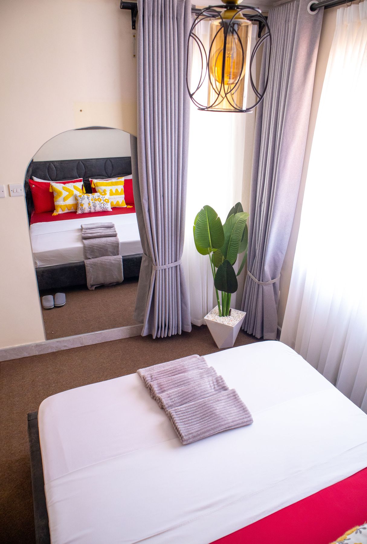 Luxury 3 bedroom. Aminute walk to Rupa mall