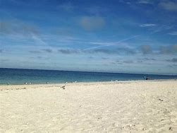 Cozy home away from home. Walk to beach!