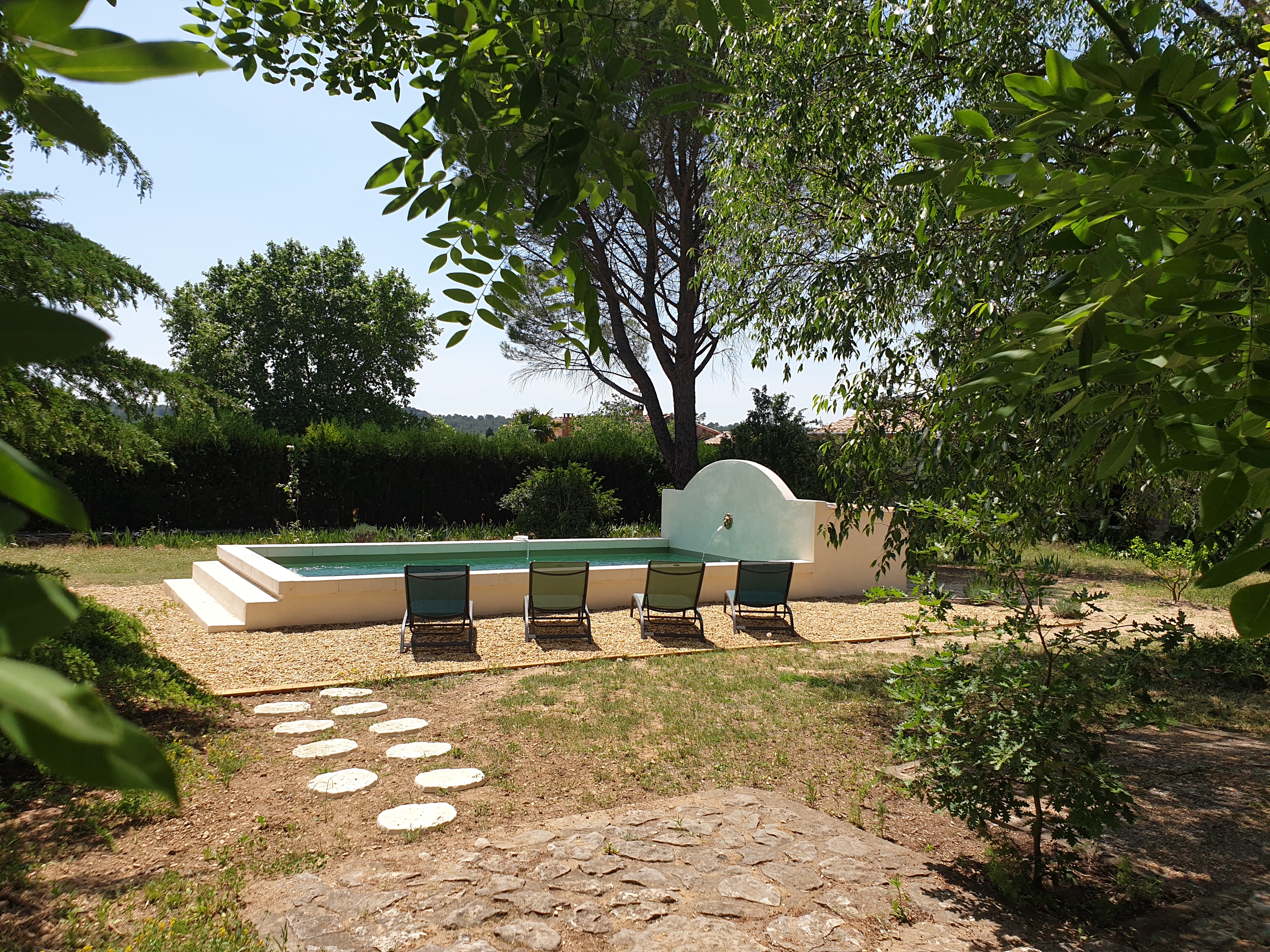Pretty house with pool and garden near ventoux
