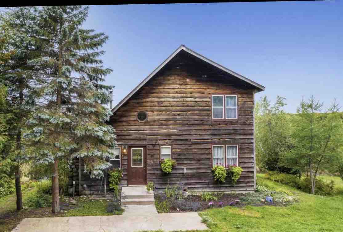 RGarges Up North Chalet! Chalets for Rent in Alanson, Michigan