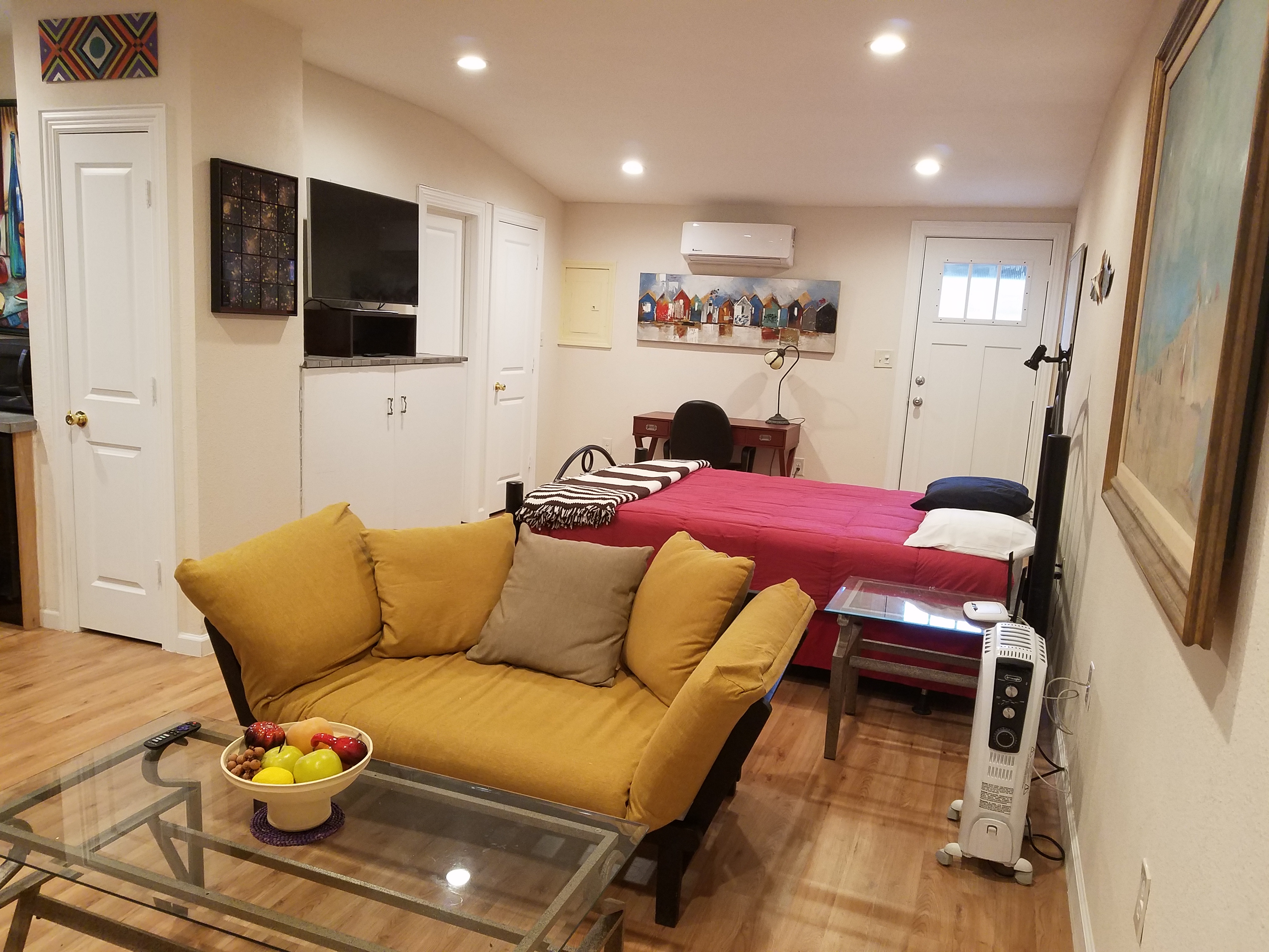 Cool Studio Apartment near White Rock Lake in District 10, Dallas