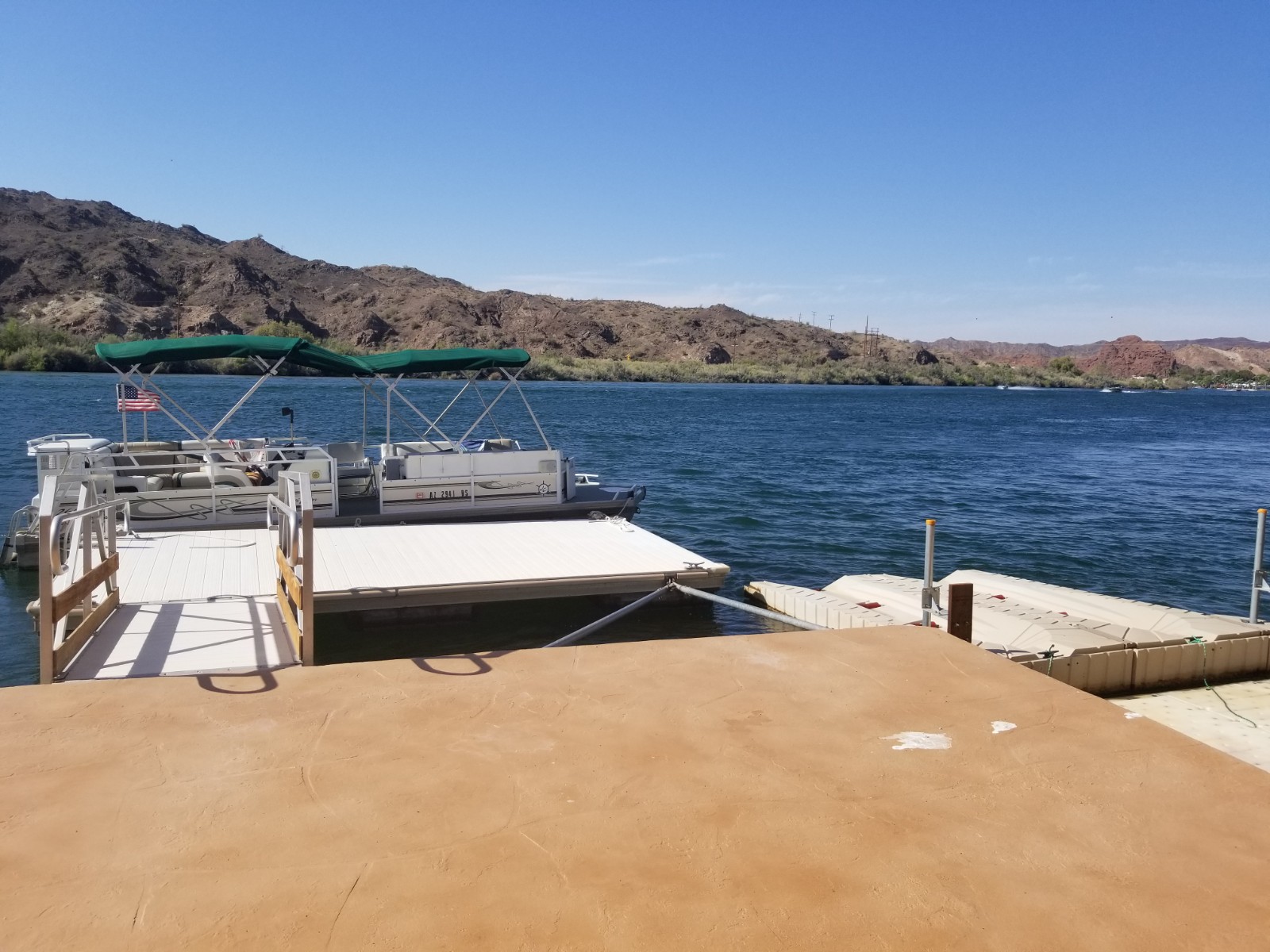 Parker Strip Luxury Riverfront Casita -Dock - Guesthouses for Rent in ...