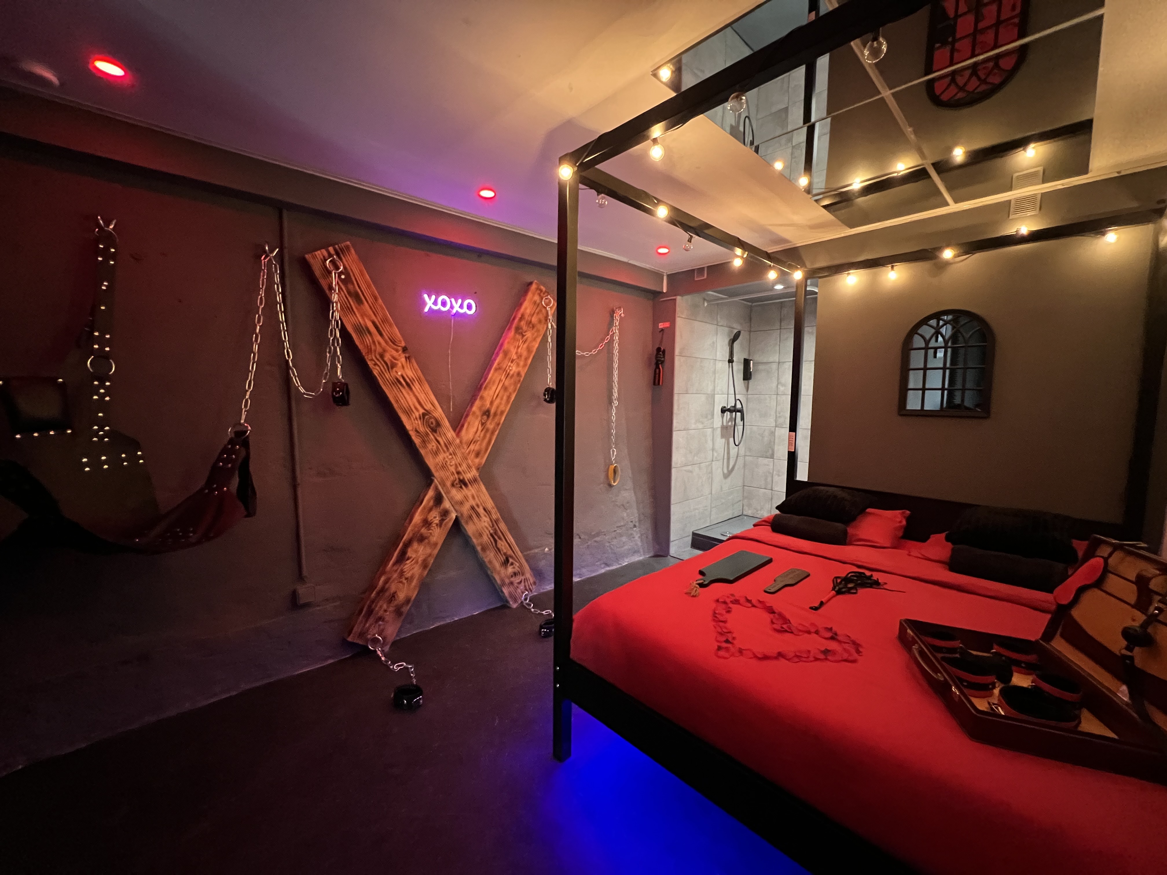 The 50 shades of red > loveroom BDSM - Flats for Rent in Souppes-sur-Loing,  Île-de-France, France - Airbnb