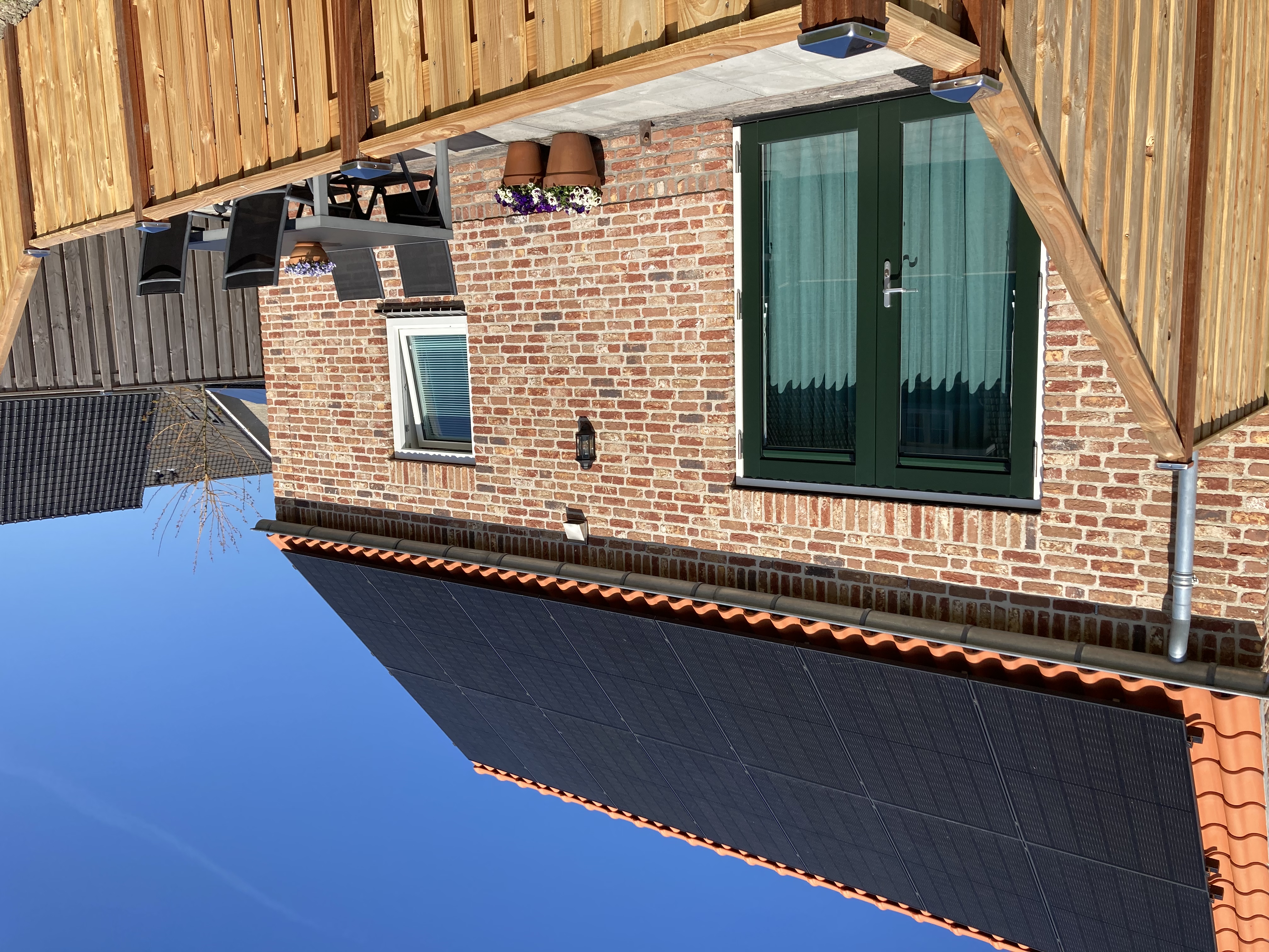 Attractive four-person holiday home close to beach
