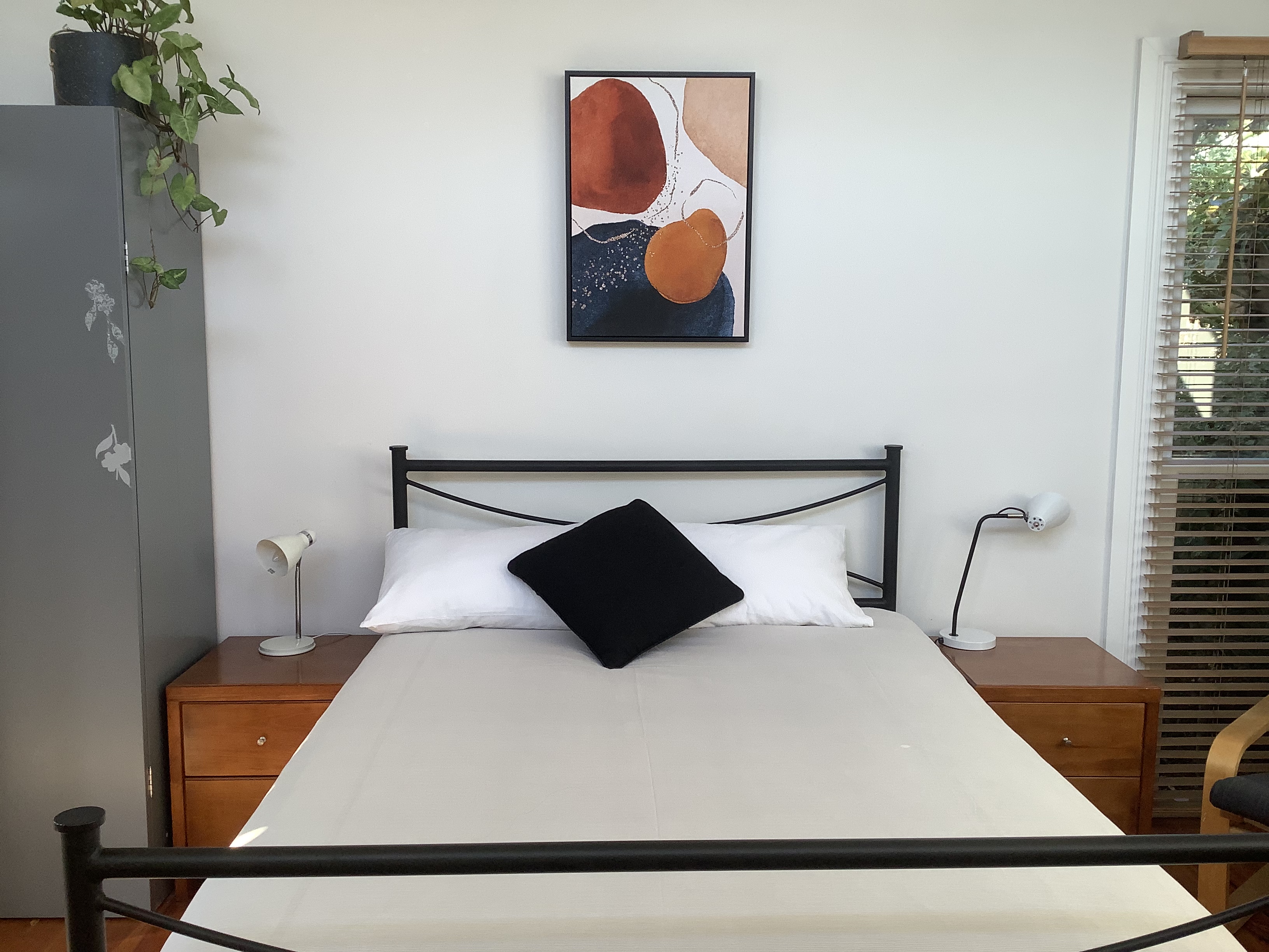 Northcote - Studio apartment in garden setting.