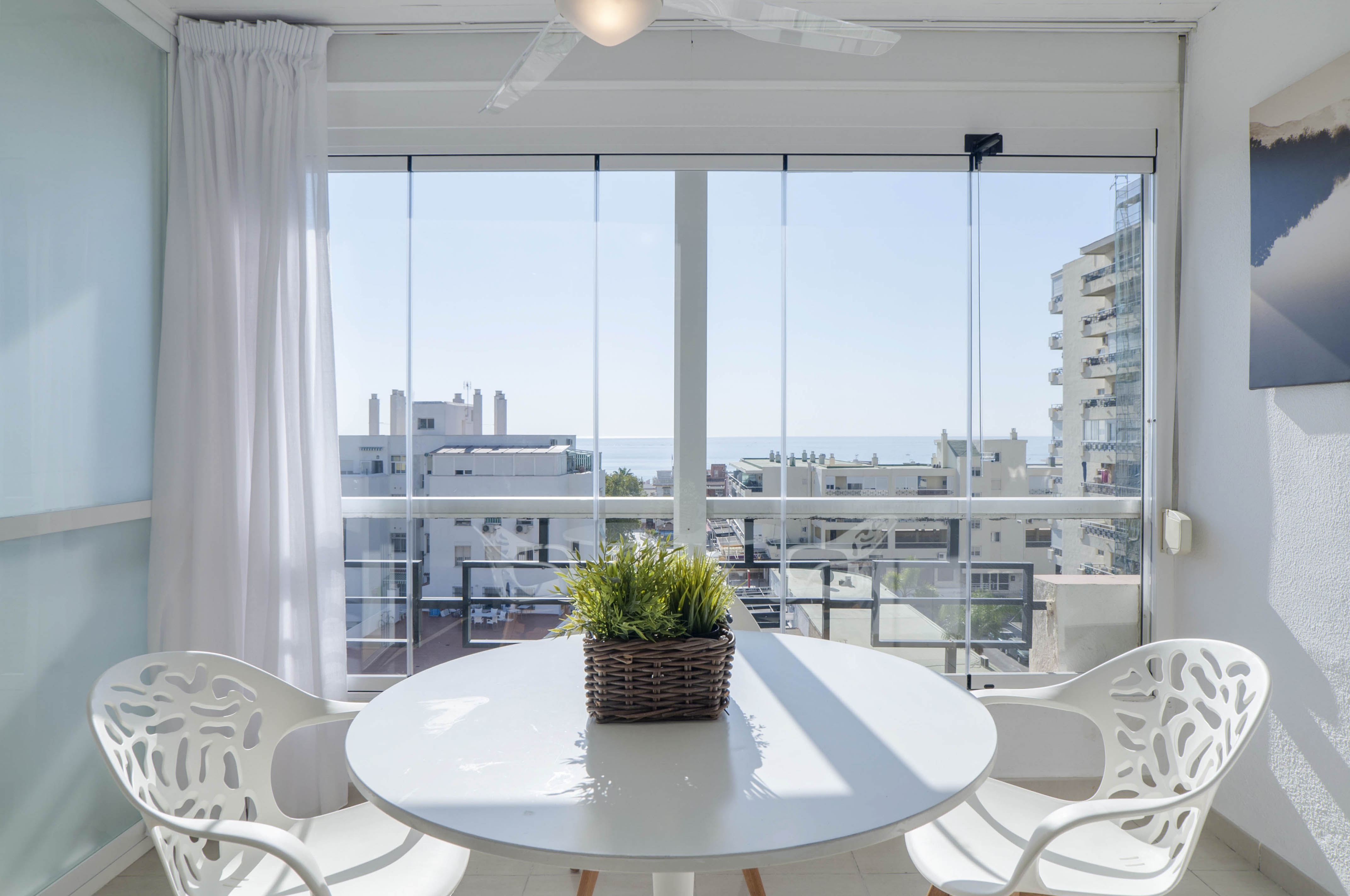 LA CARIHUELAIMPECABLE CON VISTAS DIRECTAS AL MAR Flats for Rent in