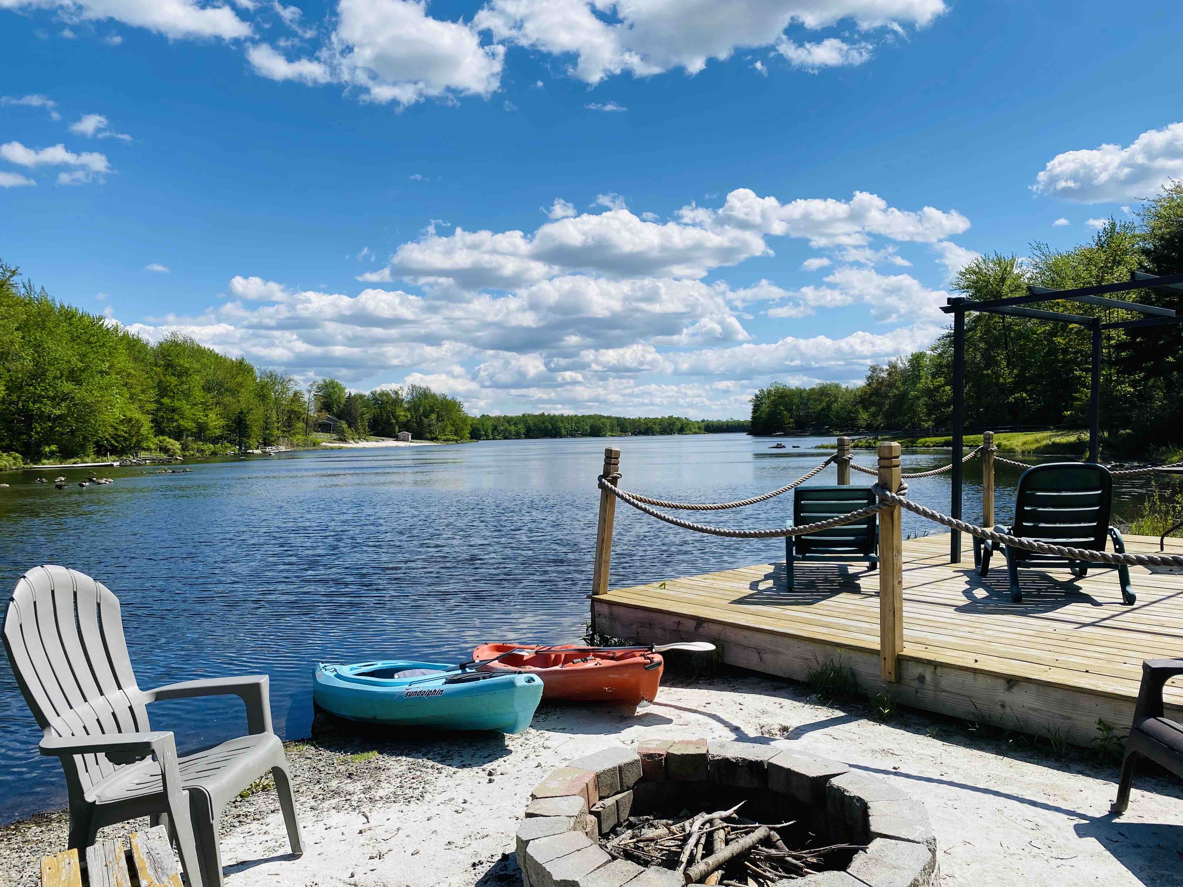 Lake House Hideout w/ HOT TUB, Dock, gas grill Cabins for Rent in