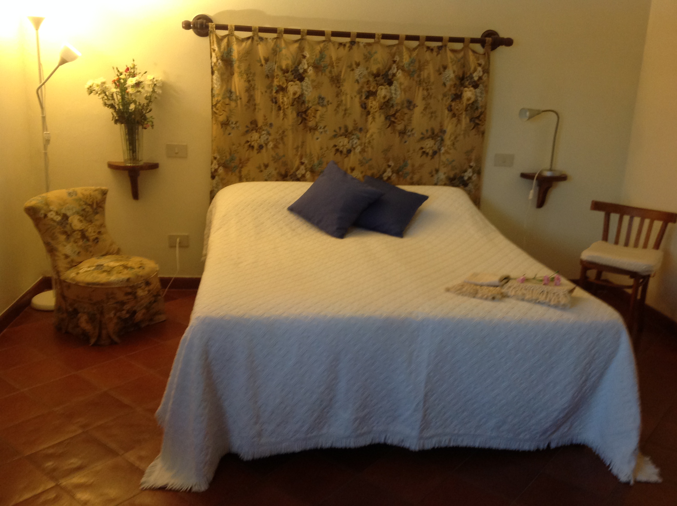 Romantic cottage near Siena with swimming pool