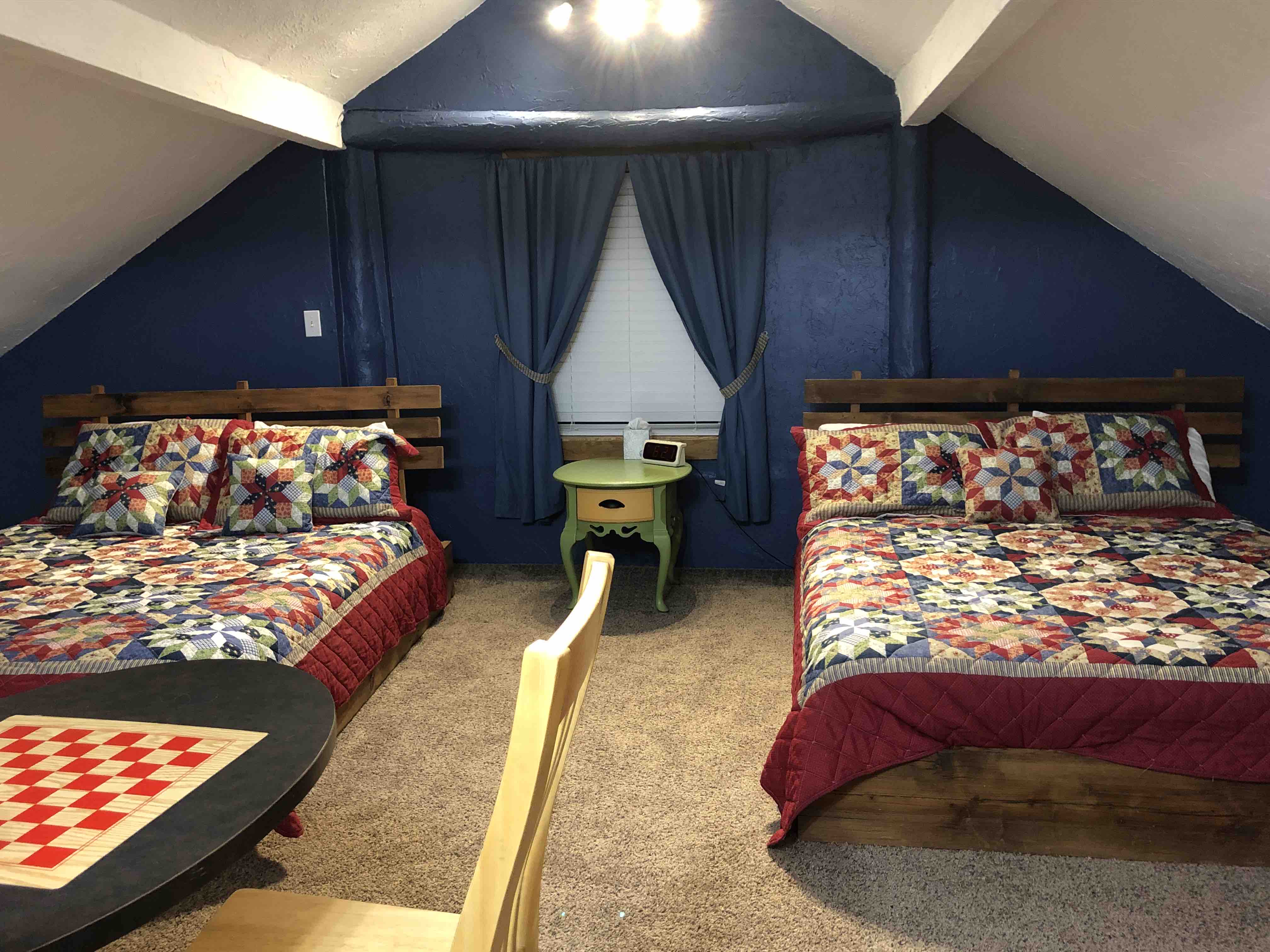 Family Fun Upstairs Loft -Mountain view, near City
