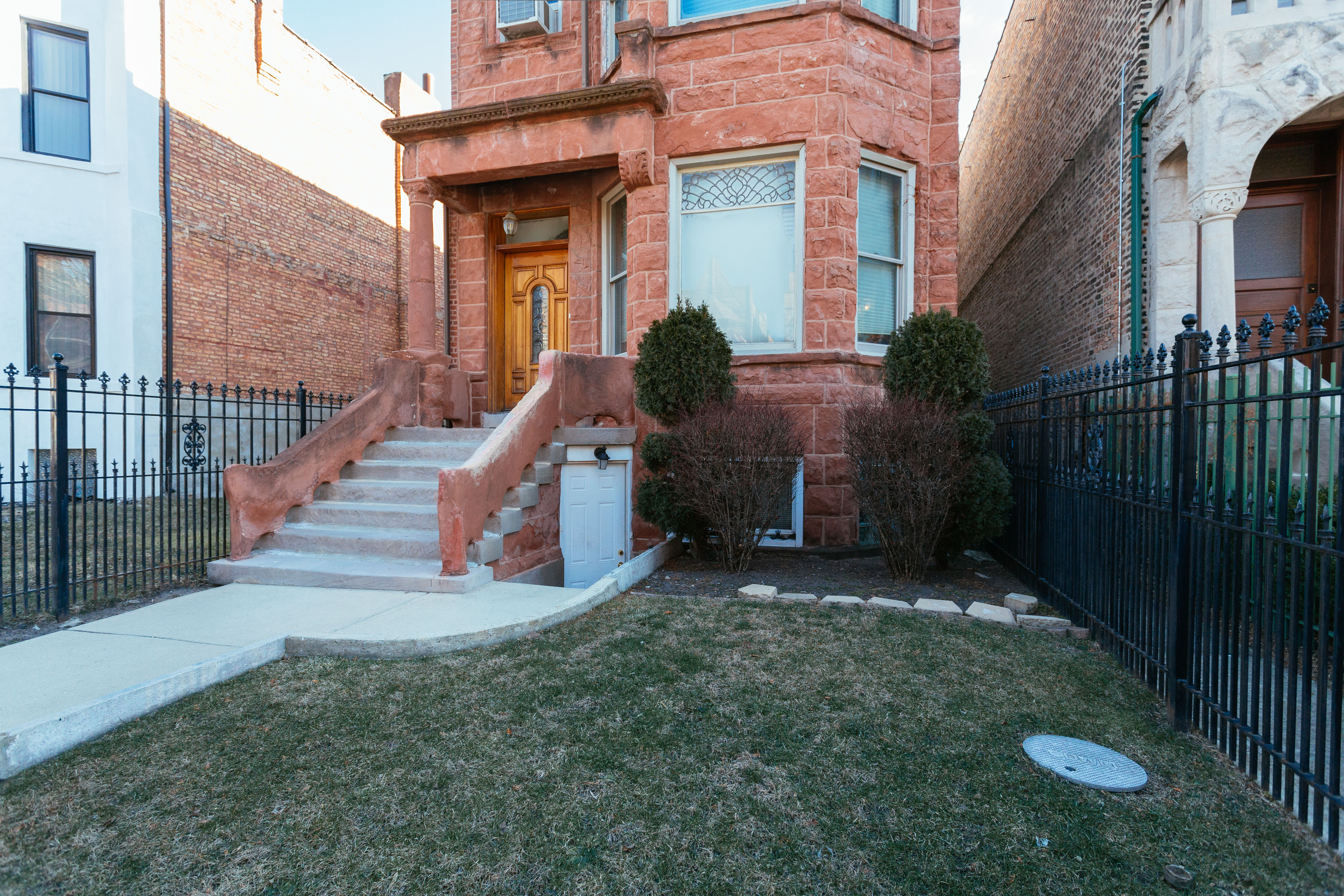 Charming Brownstone in Grand Boulevard, Chicago