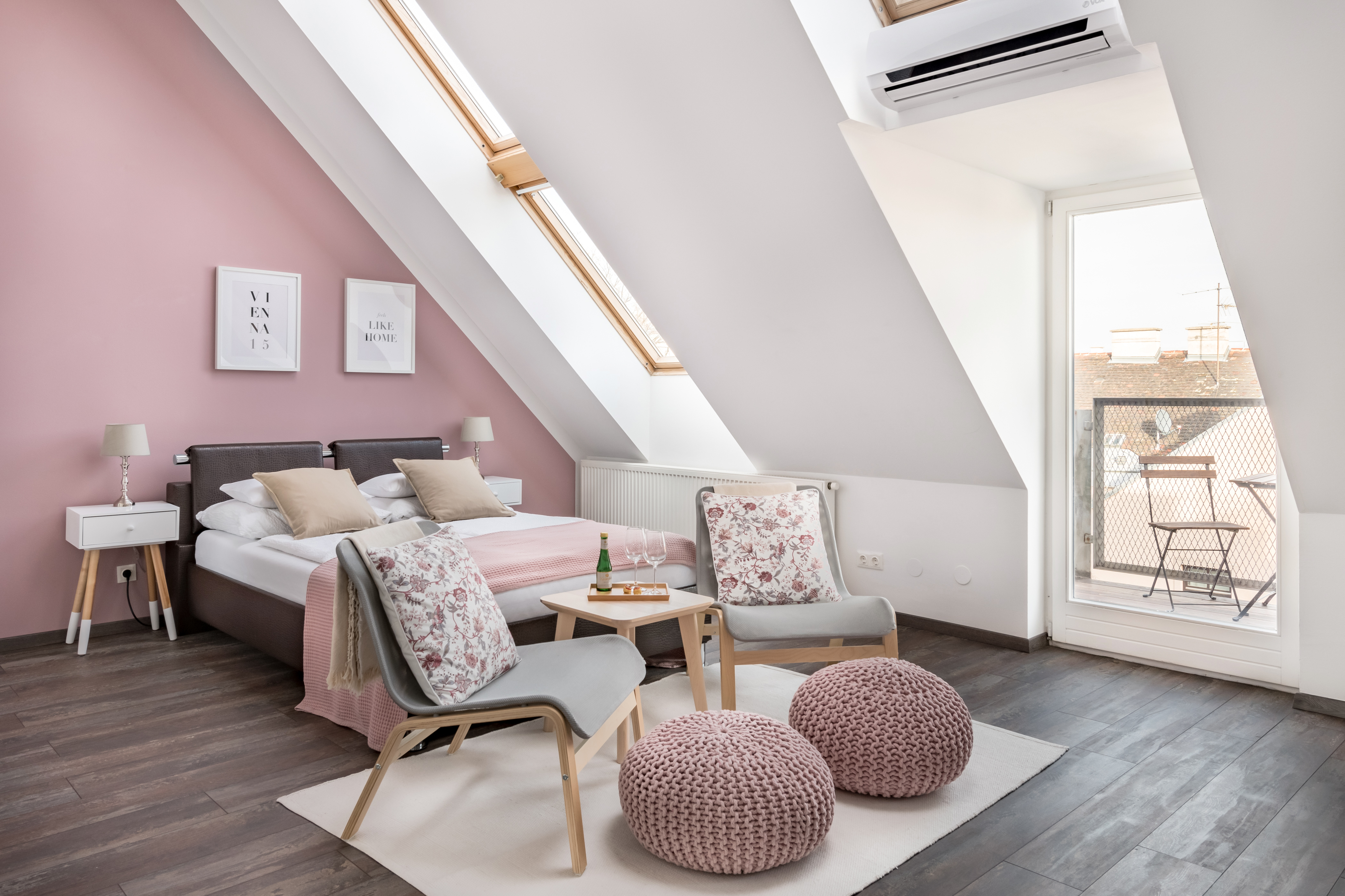 Design Apartment | Balcony, AC & 2 Min Metro
