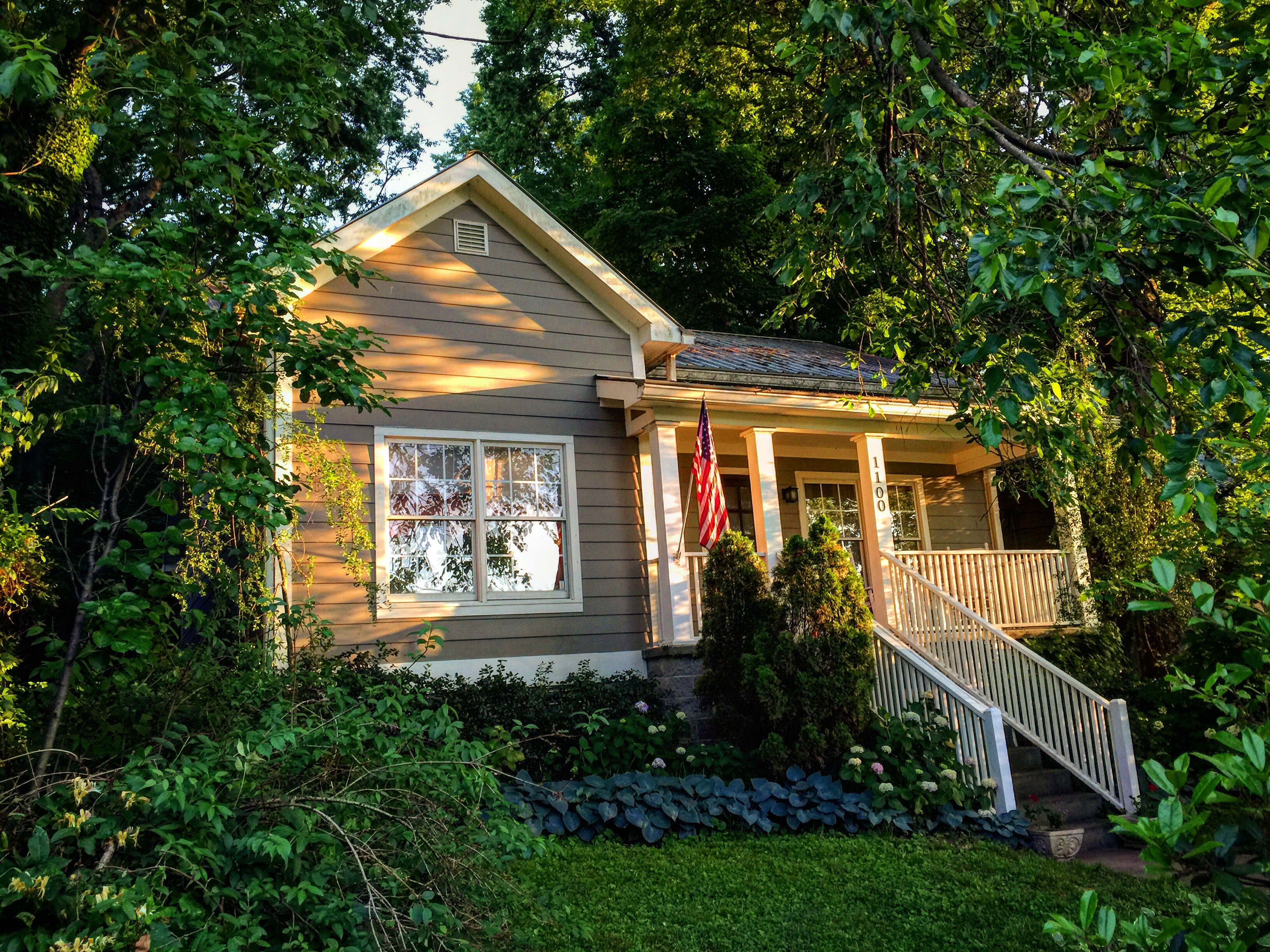 Comfortable, Cozy Spot Eastside & Downtown in District 6, Nashville