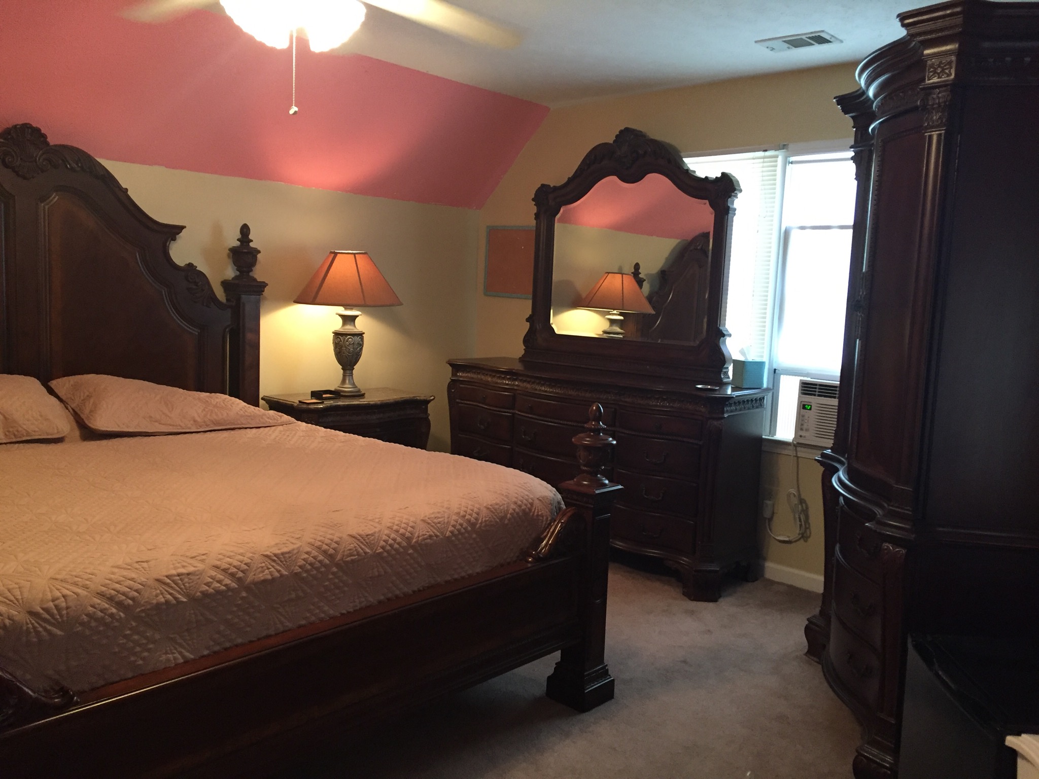 Quiet, private king room & private bathroom
