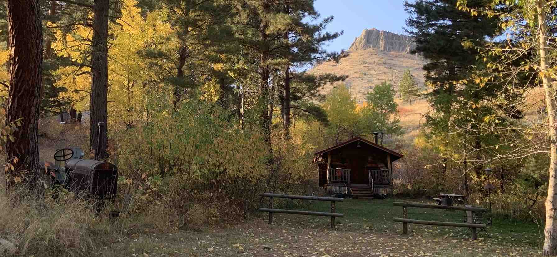 Packsaddle Butte Guest Cabin Retreat Cabins for Rent in Reed Point, Montana, United States