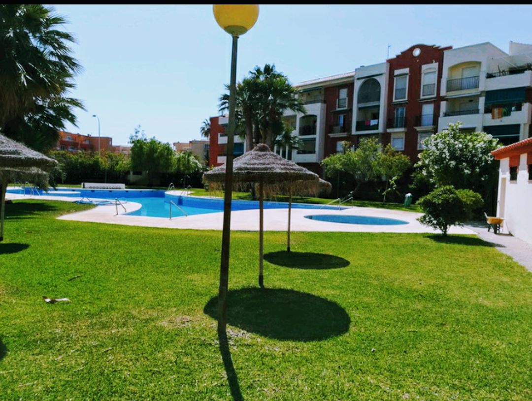 Full floor + plaza garage 100m from the beach