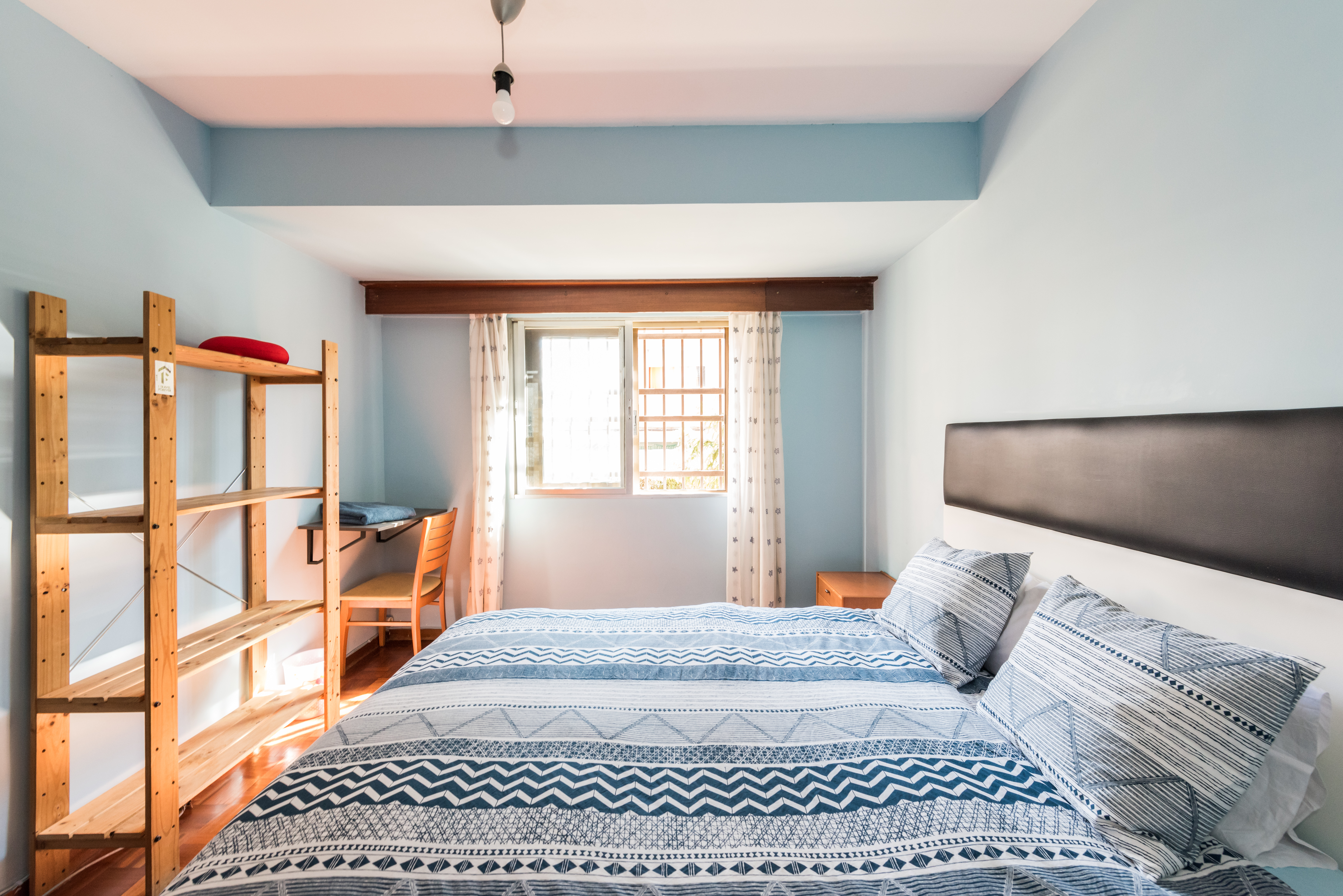 Lovely double bedroom, 10 minuts from Airport