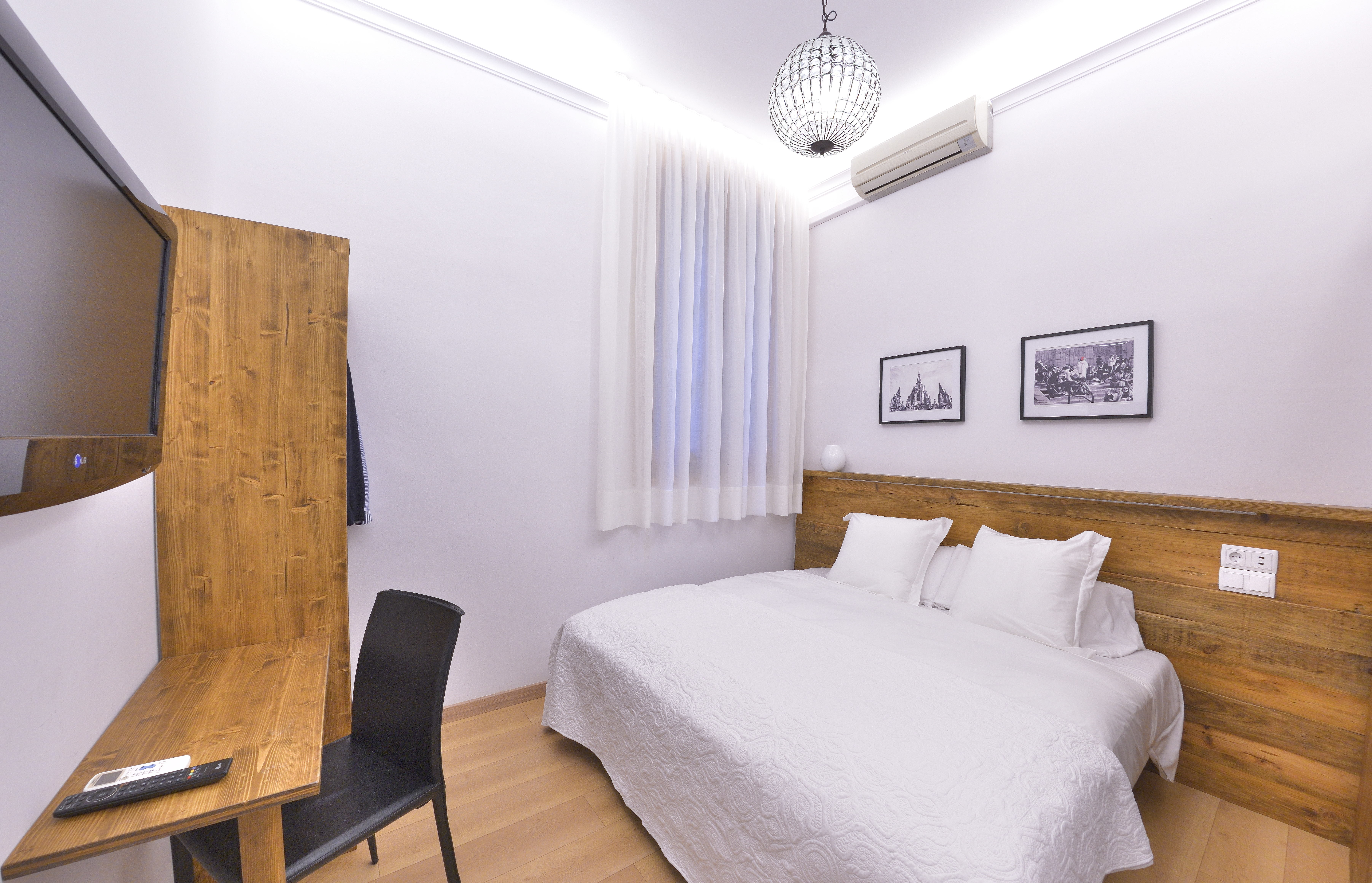 Cozy and Modern Double room (breakfast included)