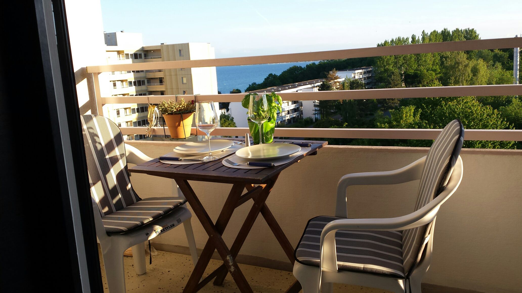 1 room apartment, 1 double bed beach location, sea view