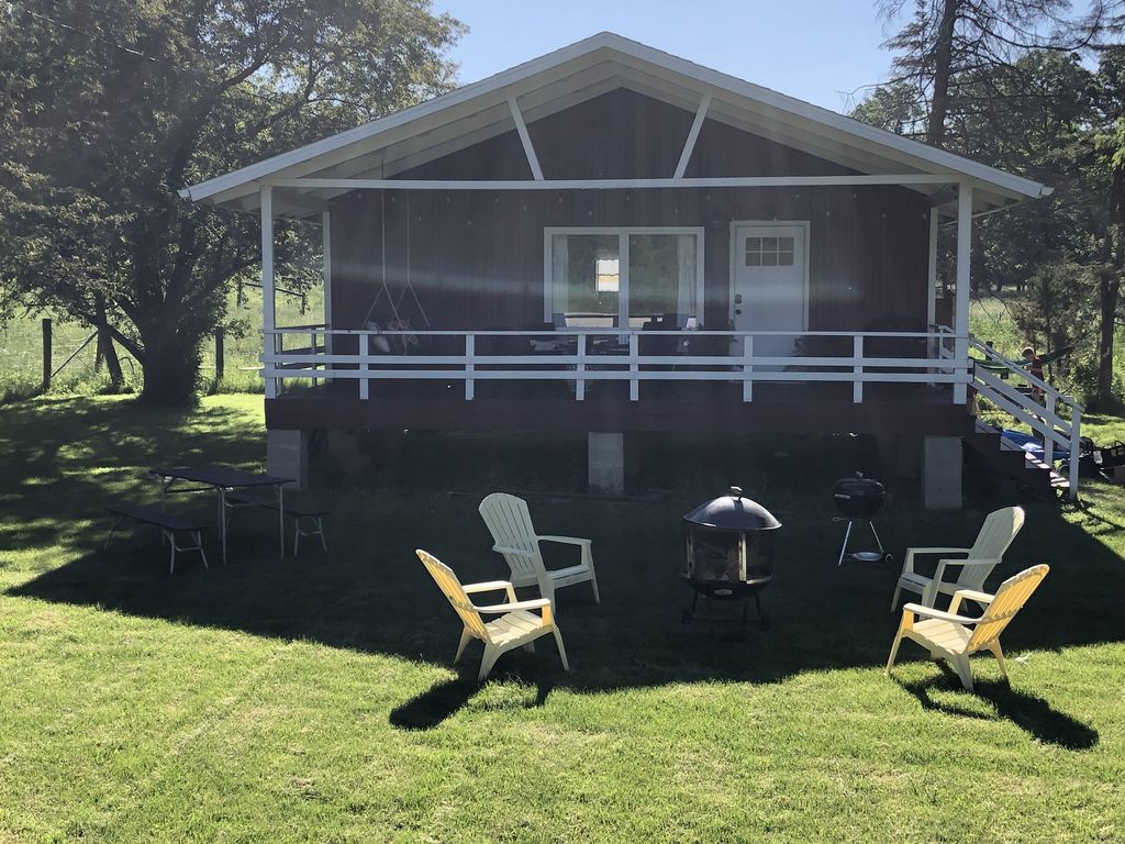 Bear Creek Bungalow’s Little Red Cabin Cabins for Rent