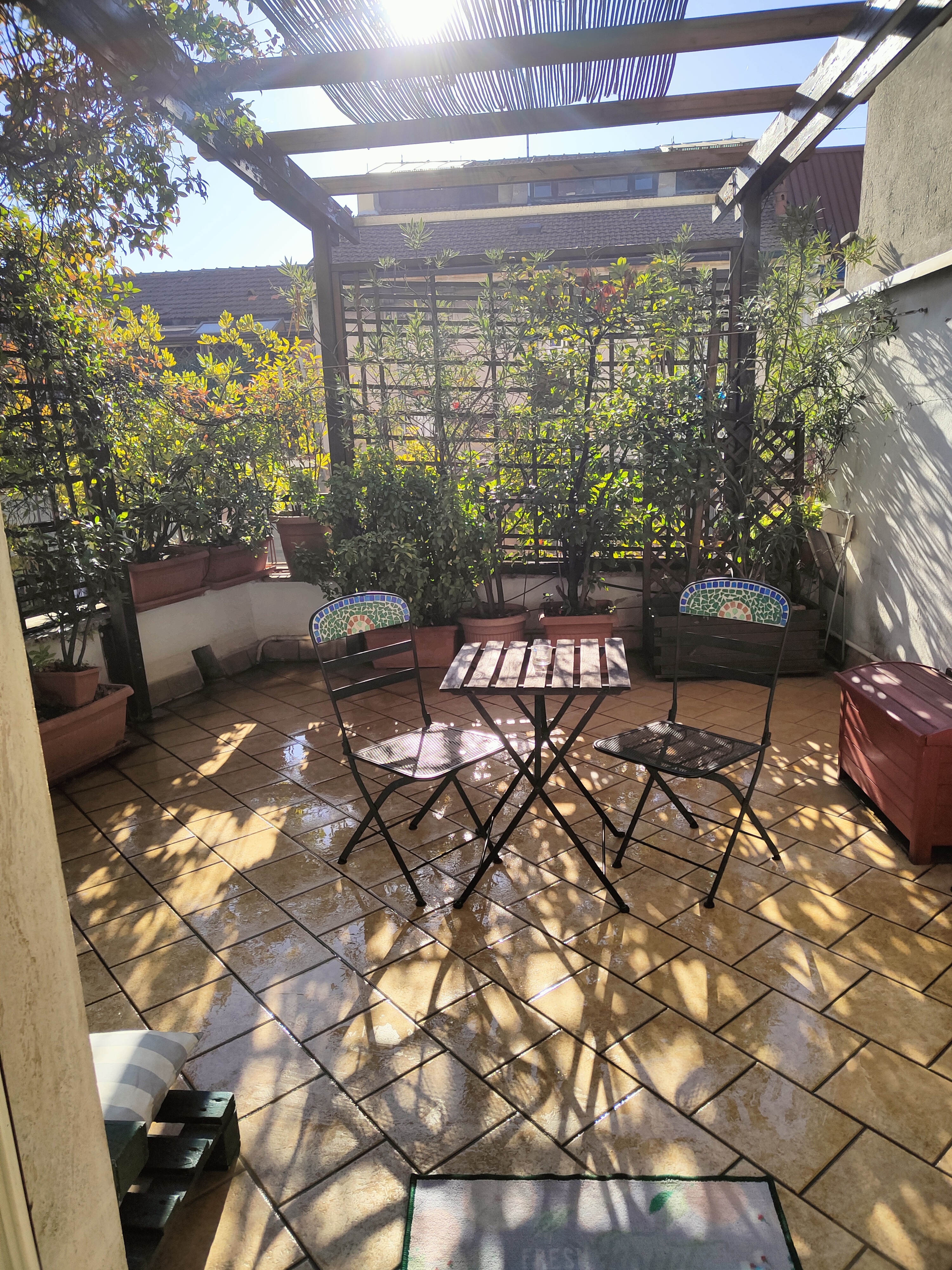 Charming Terrace Flat with Veranda, 15 min Centre