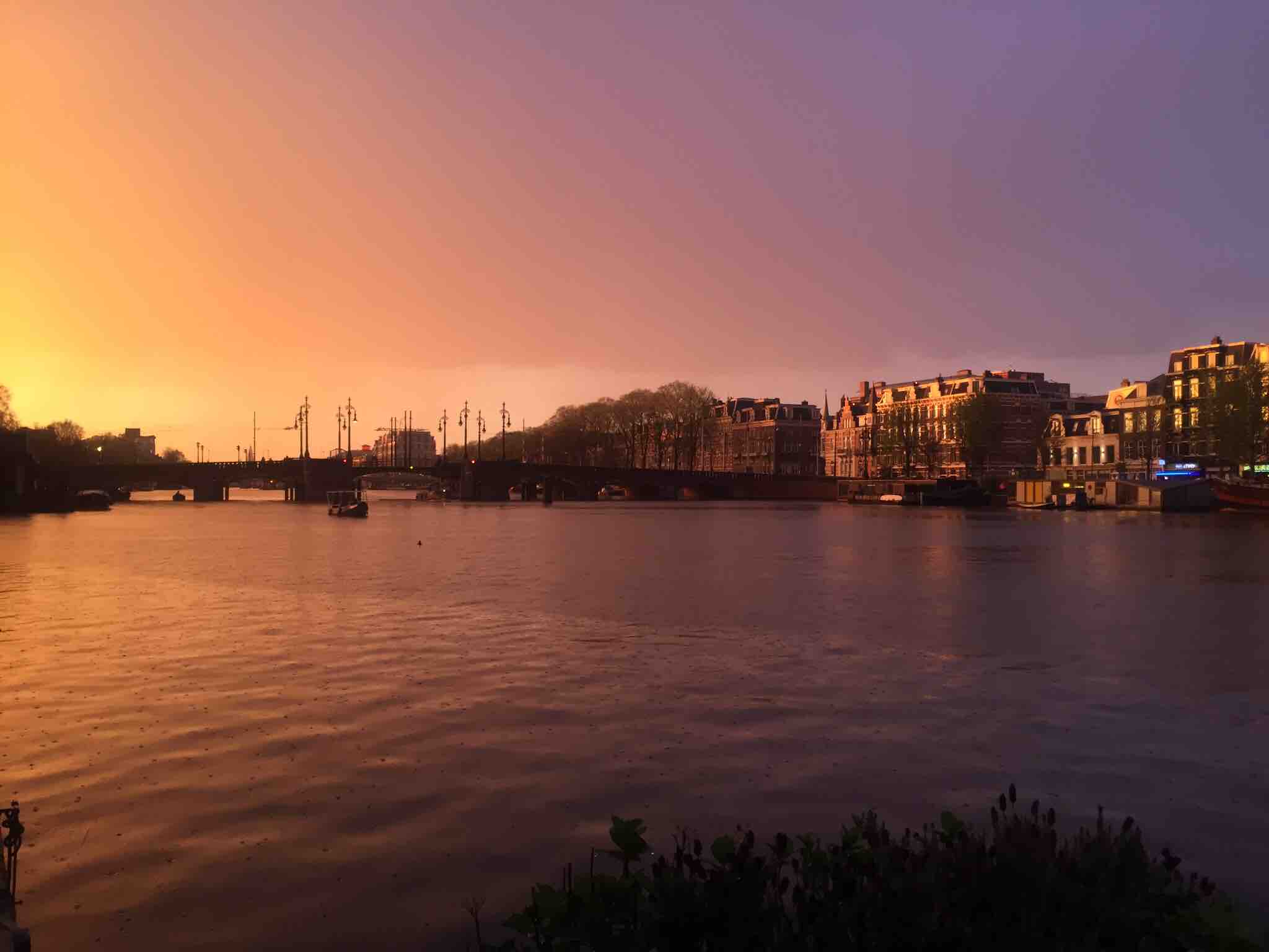 1. Unique in Amsterdam, Private, waterside, airco! โ Amsterdam stay