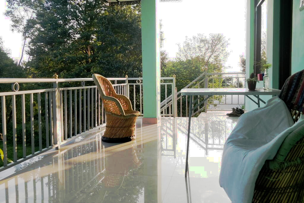 Quiet & peaceful home set in nature !