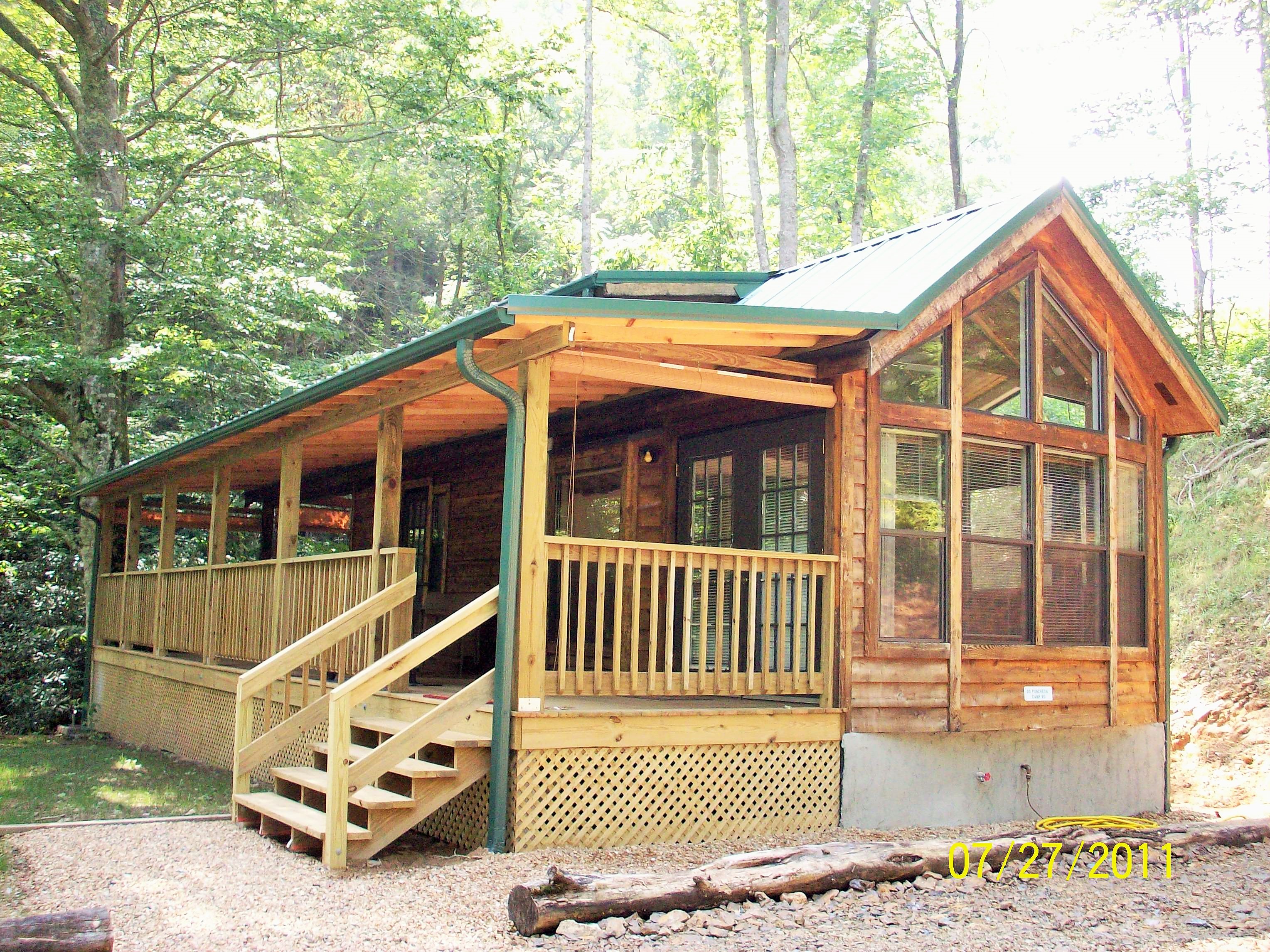 Creekbend Cabin Cabins for Rent in Hot Springs, North Carolina