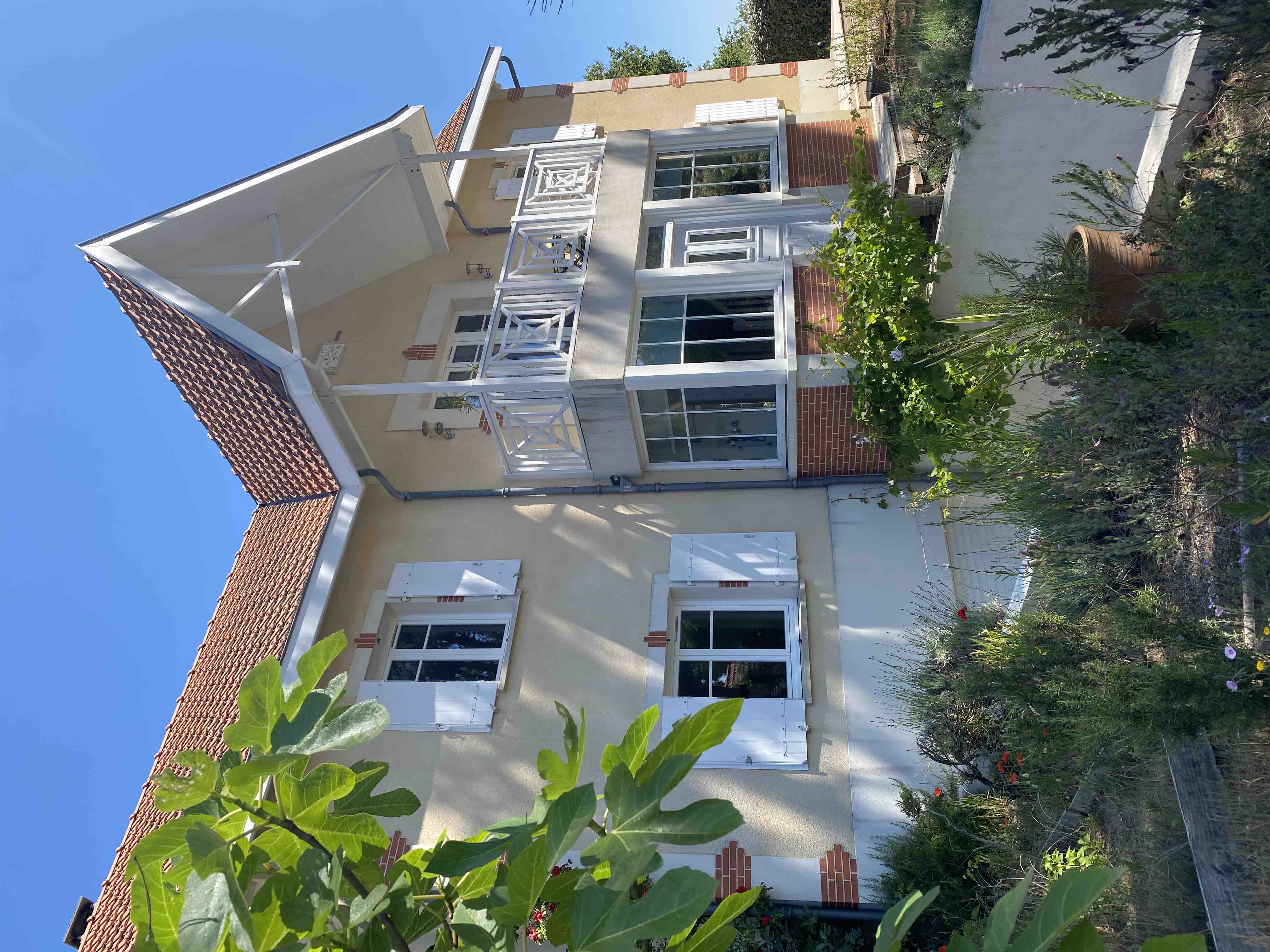 Soulacaise villa with pool and close beach