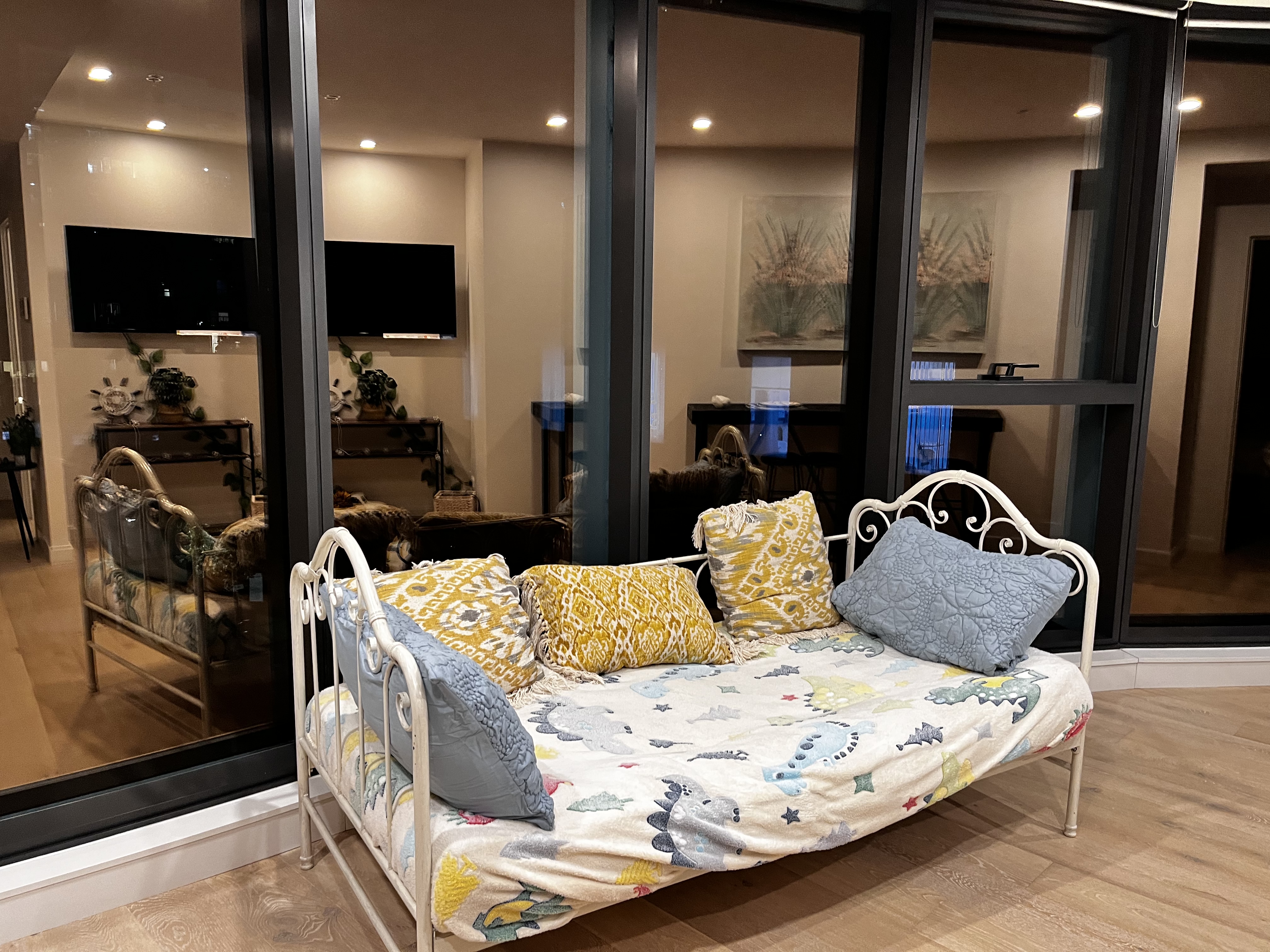 Free car park stylish apartment for 3
