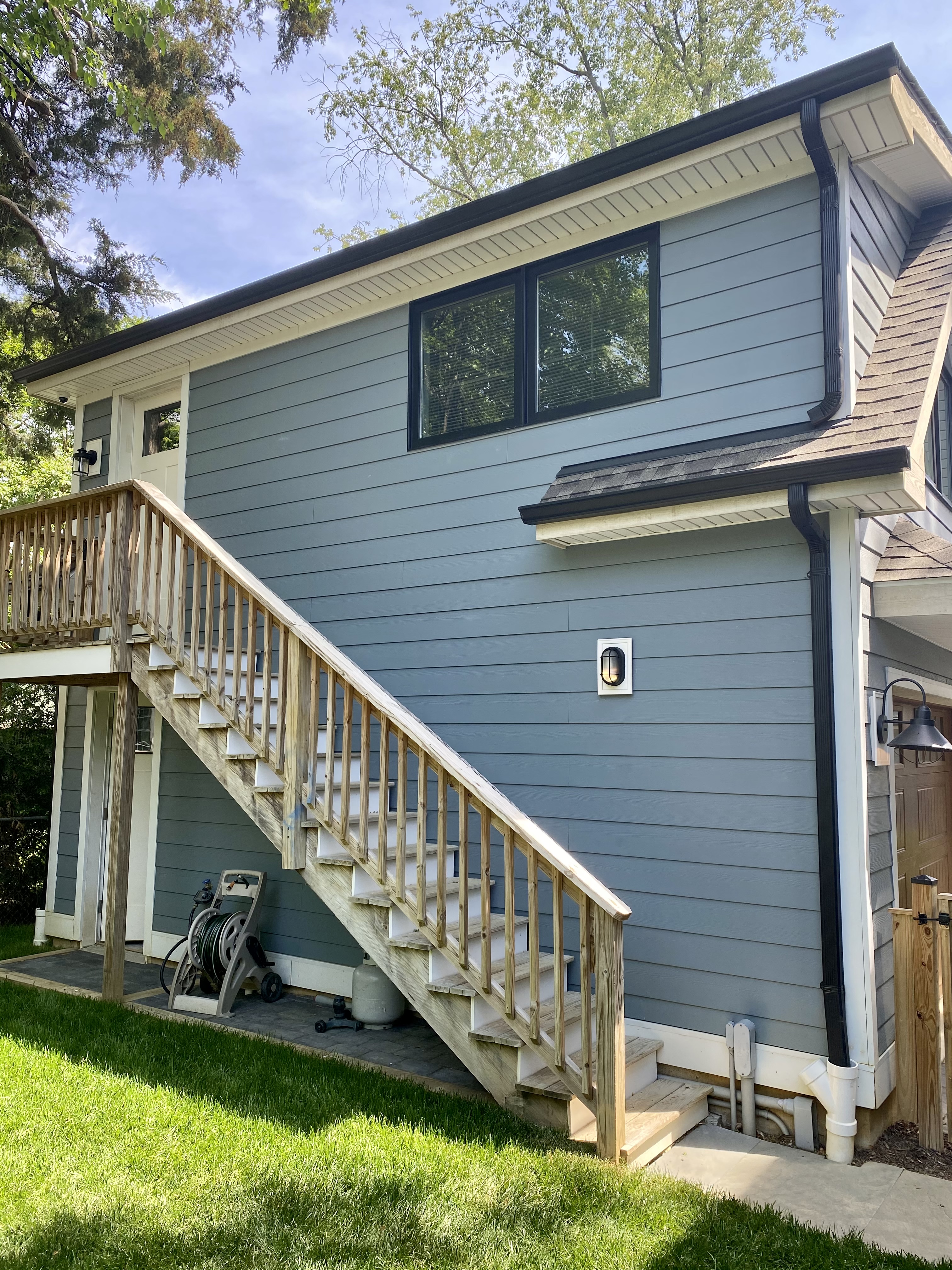 Charming Detached Studio w/ easy walk to Downtown.