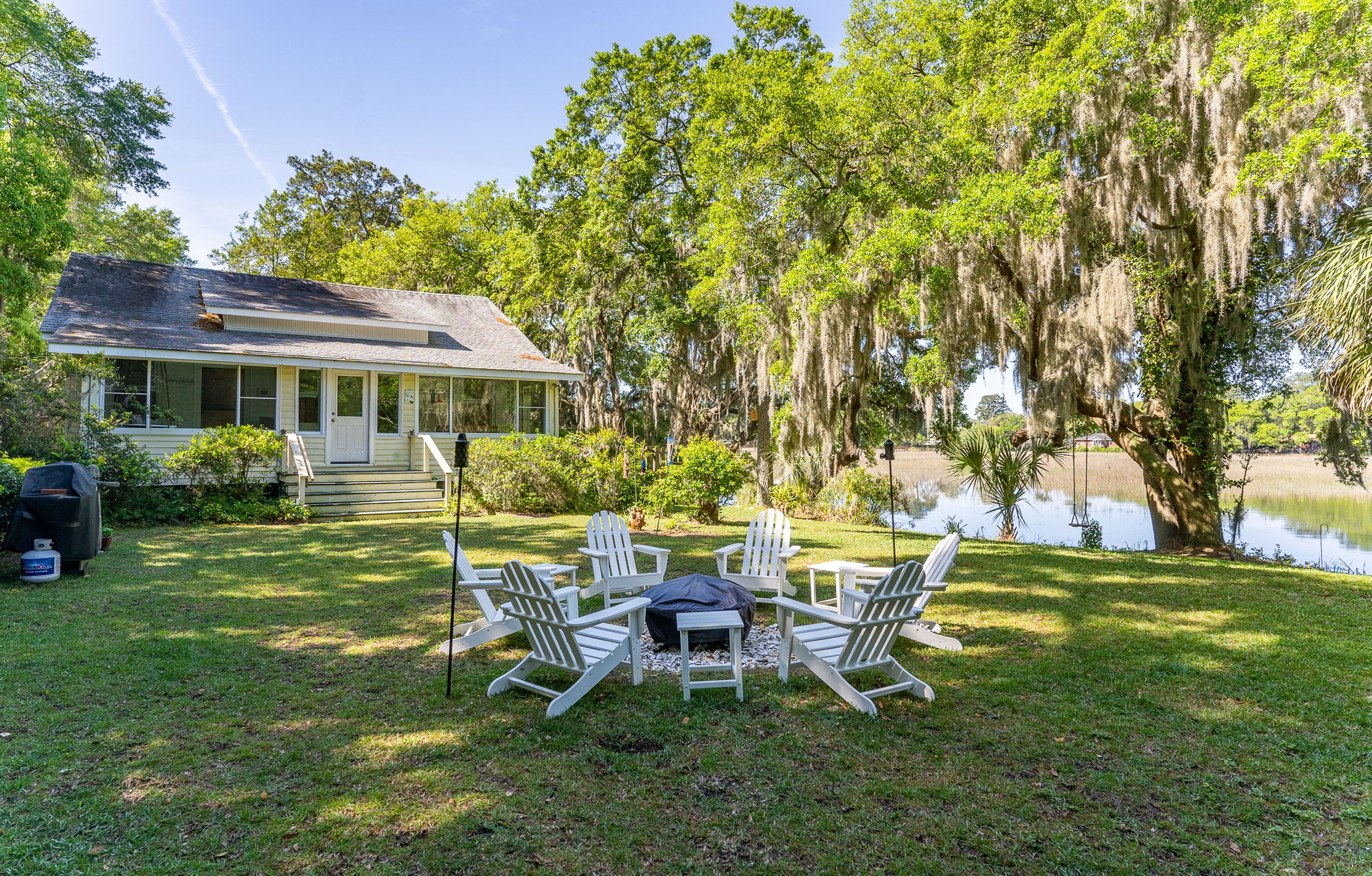 Waterfront Farm 1.5 Miles from Downtown Beaufort Houses for Rent in