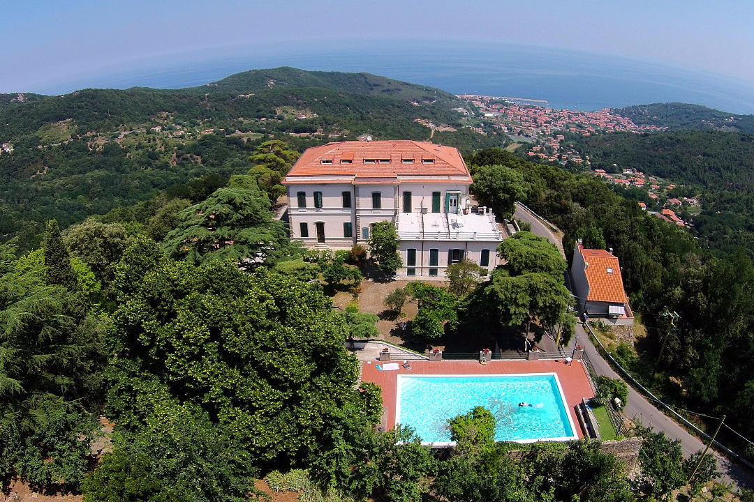 Historic charme with swimming pool