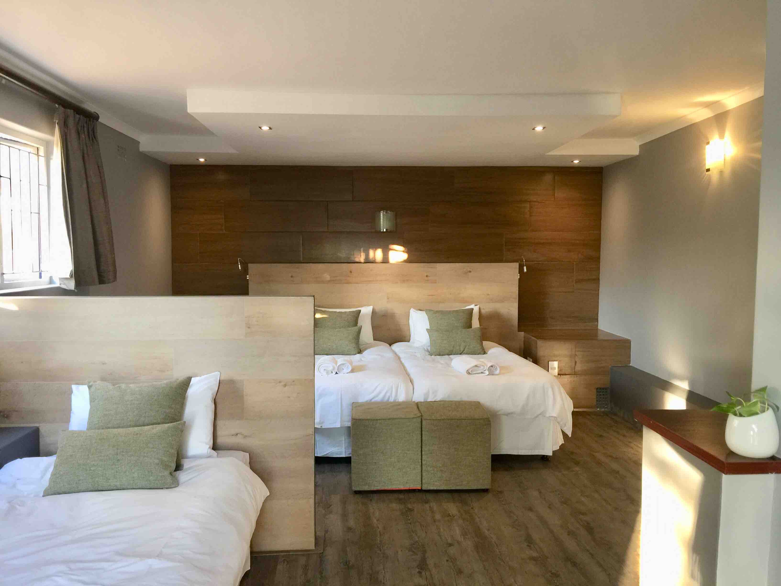 Newly renovated Sunny big room sleeps four in Ward 115, Cape Town